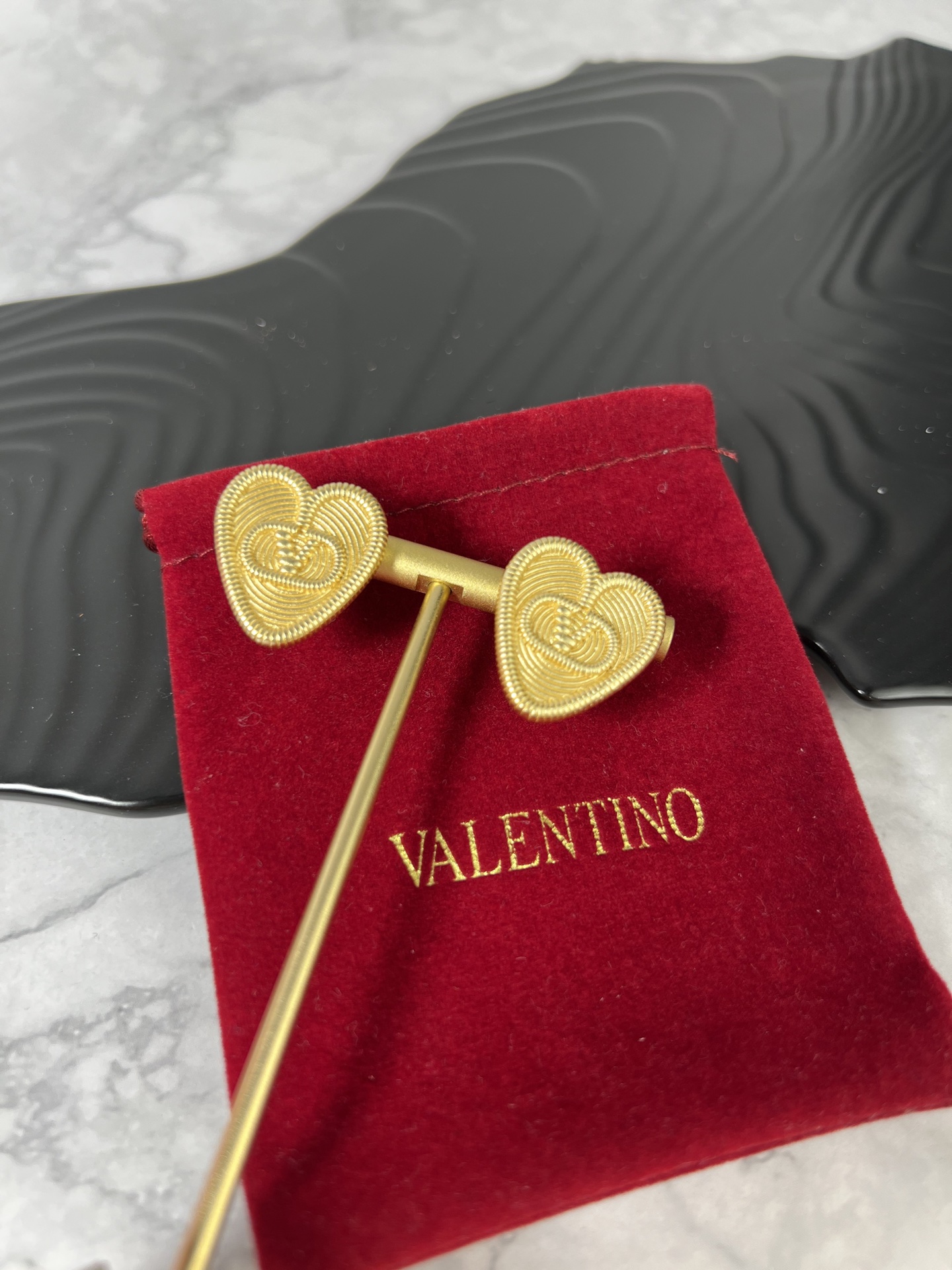 [TOP] VALENTINO Heart Shape Earrings - Gold