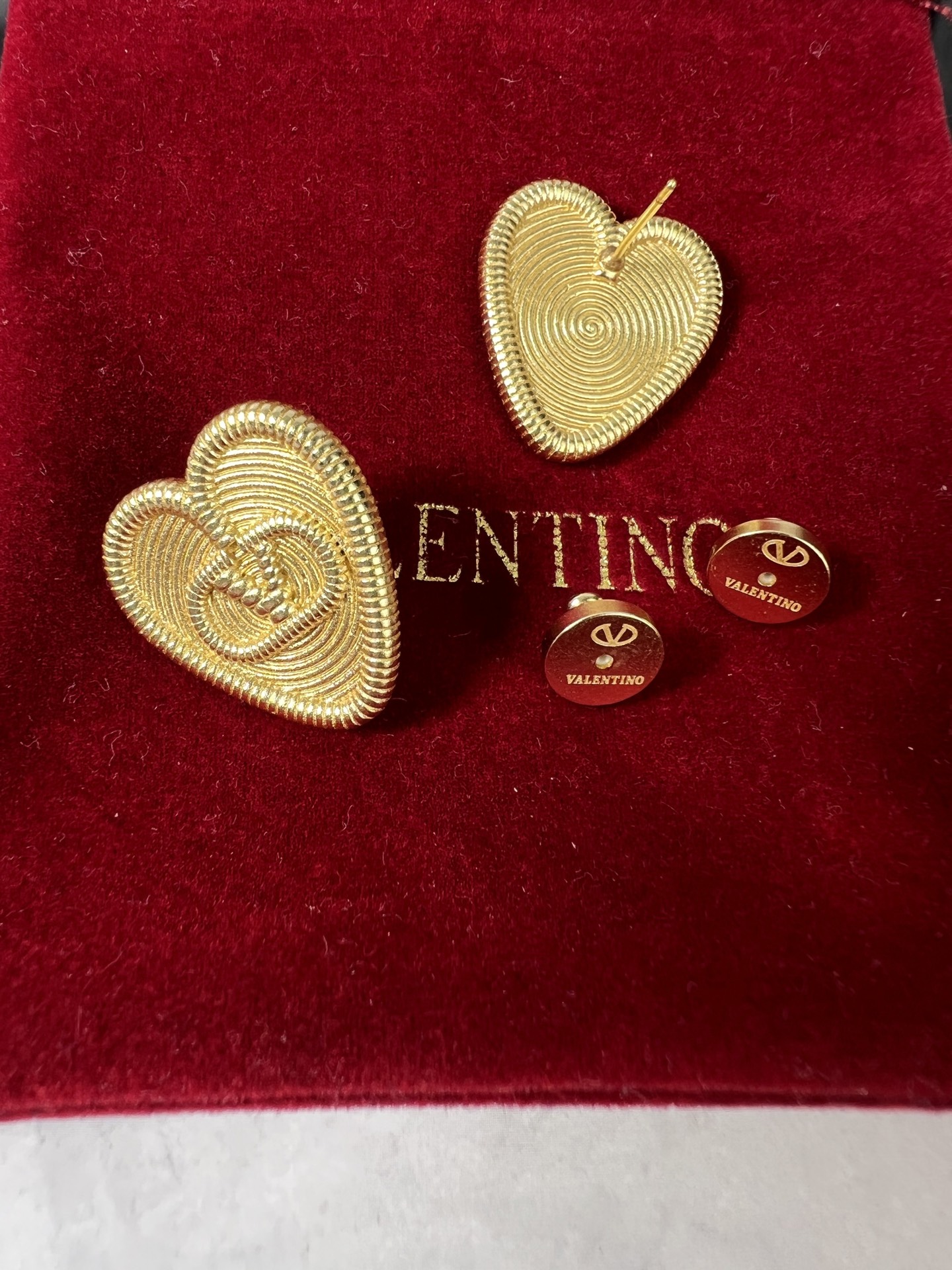 [TOP] VALENTINO Heart Shape Earrings - Gold