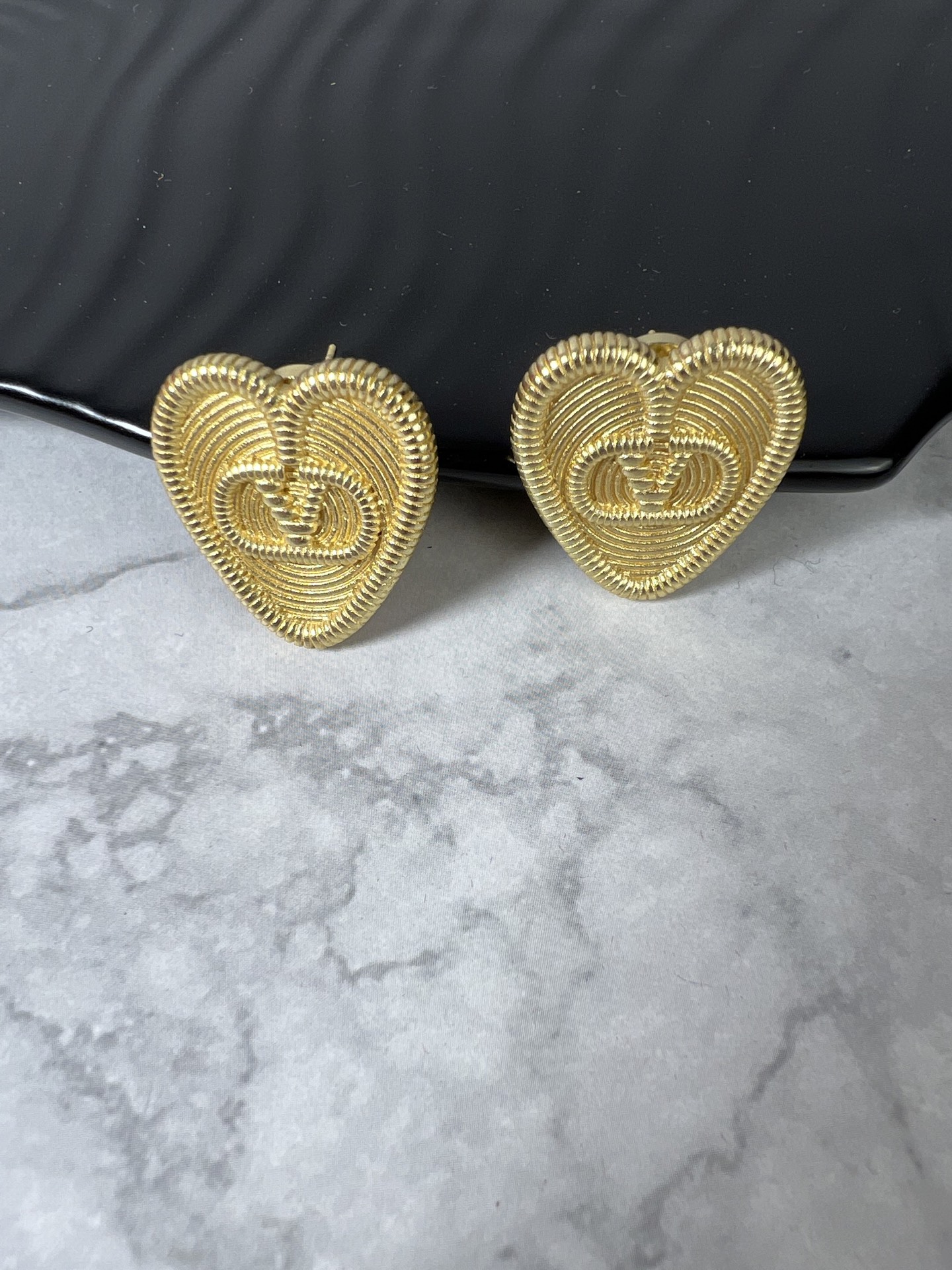 [TOP] VALENTINO Heart Shape Earrings - Gold