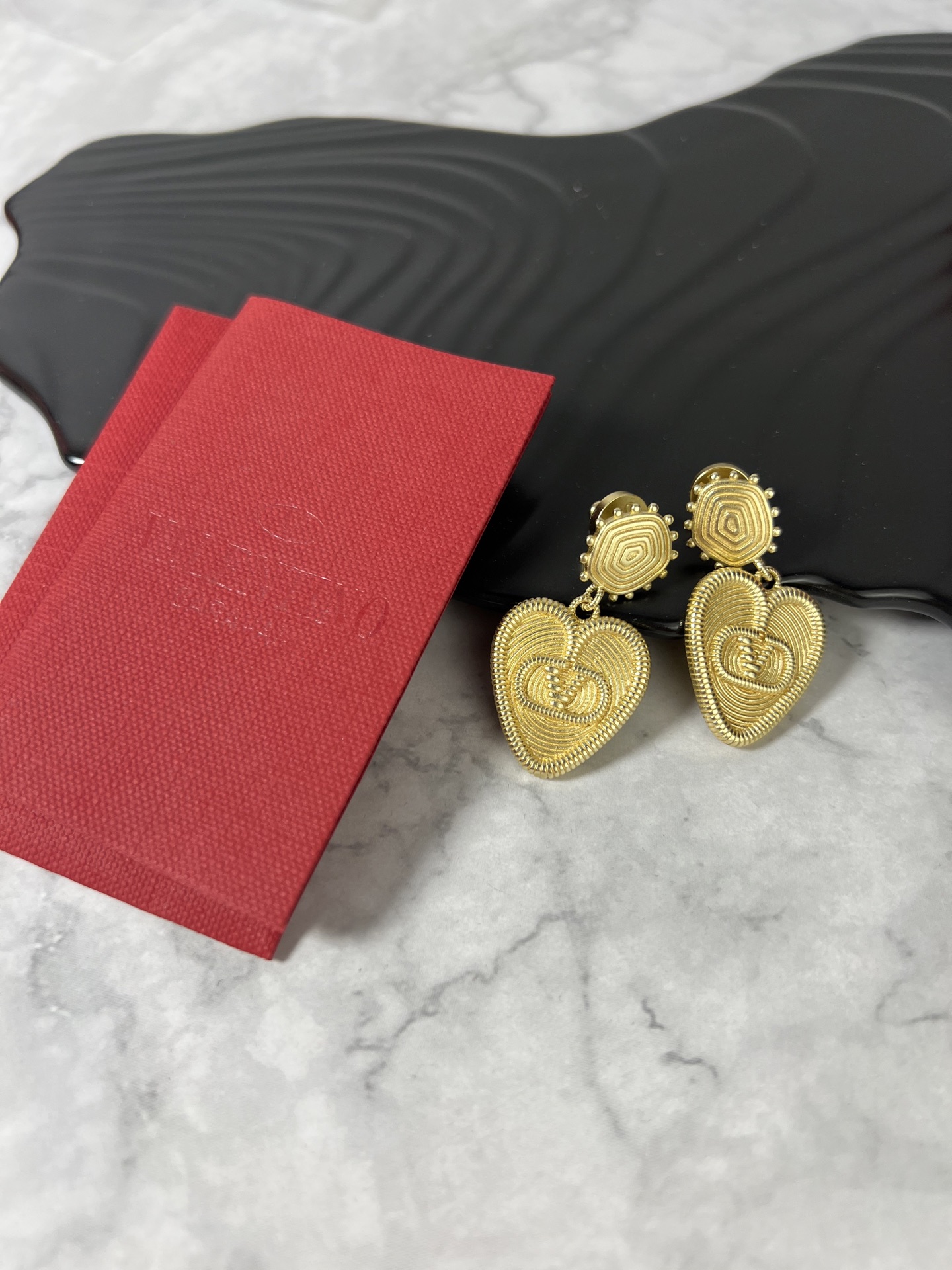 [TOP] VALENTINO Heart Shape Earrings - Gold