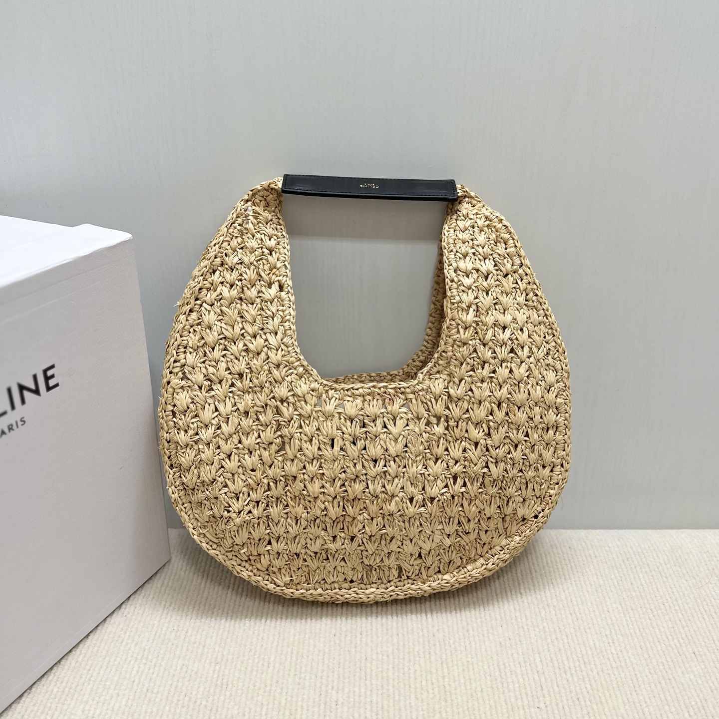 [TOP] CELINE CLASSIC PANIER Hobo Bag 33 X 16 X 4cm - Beige