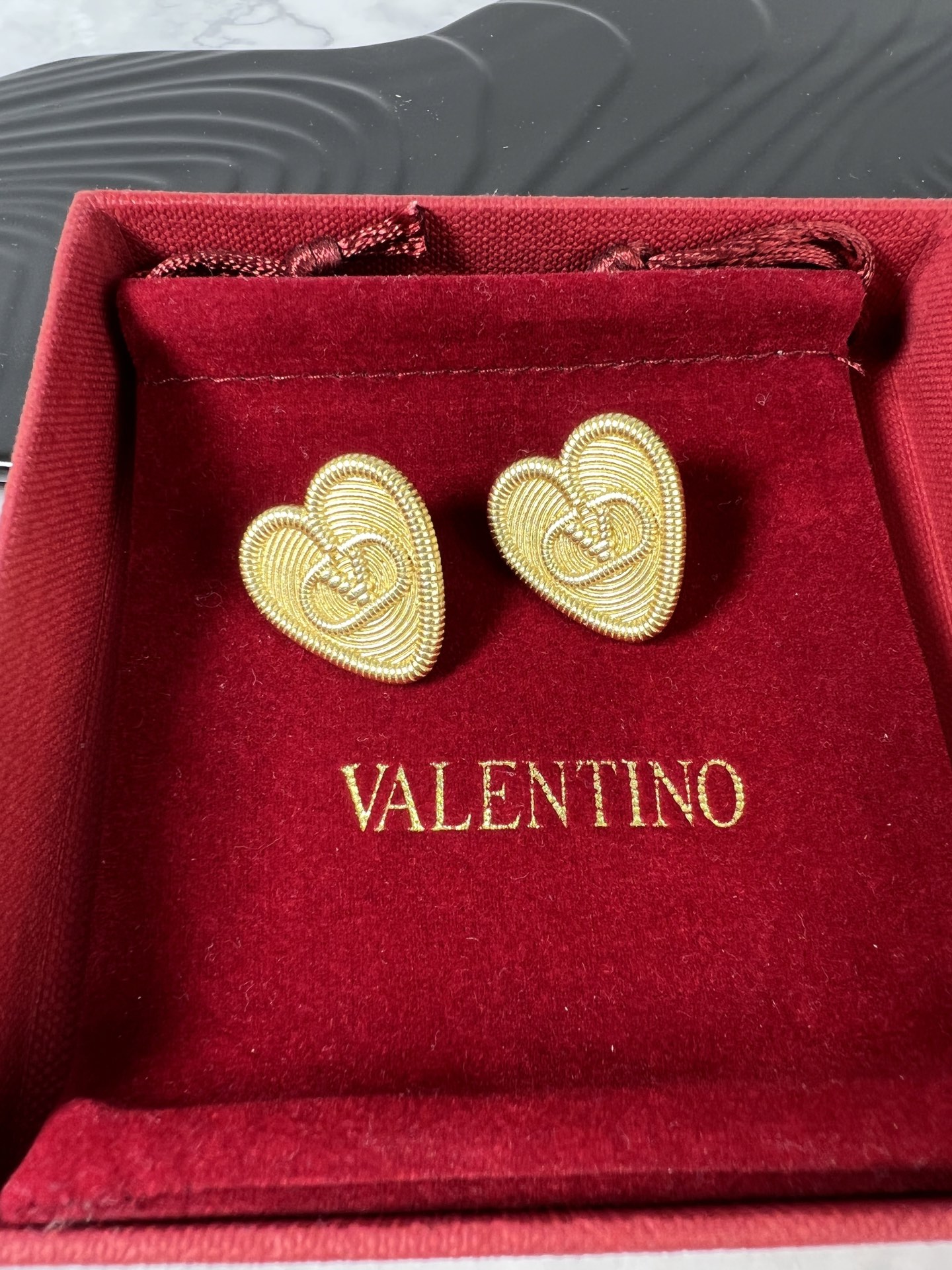[TOP] VALENTINO Heart Shape Earrings - Gold