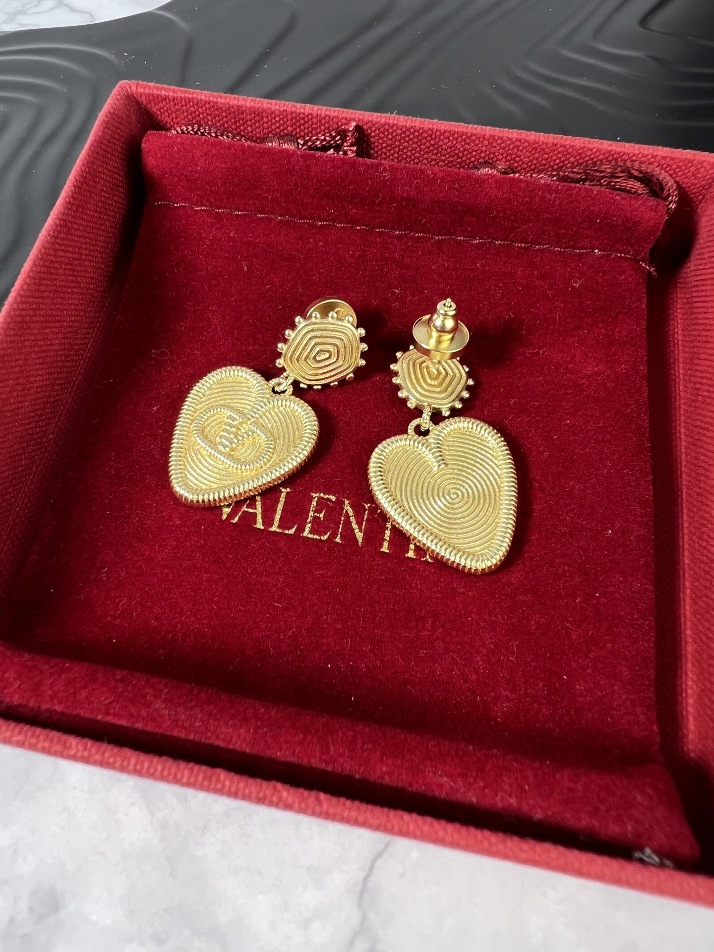 [TOP] VALENTINO Heart Shape Earrings - Gold