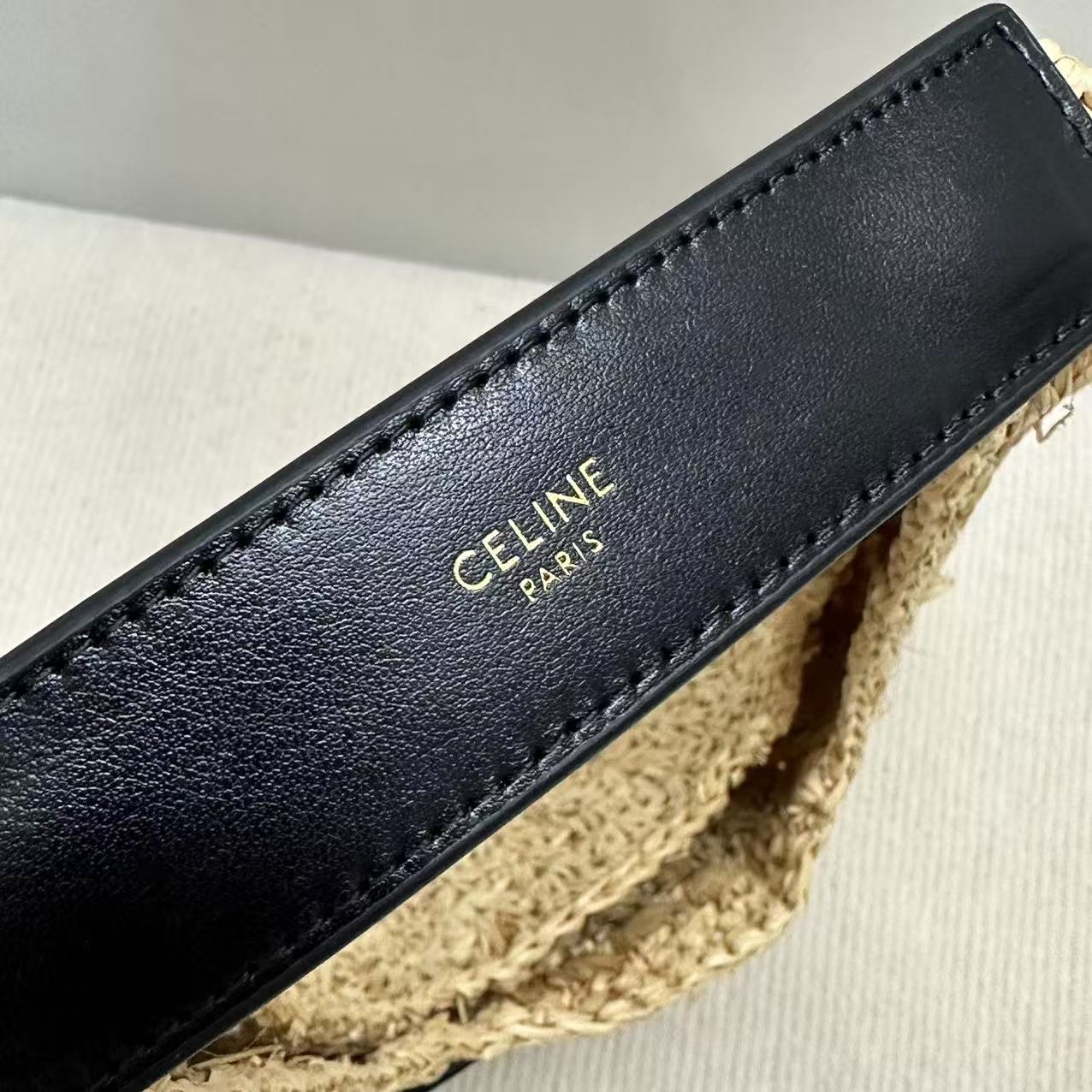 [TOP] CELINE CLASSIC PANIER Hobo Bag 33 X 16 X 4cm - Beige