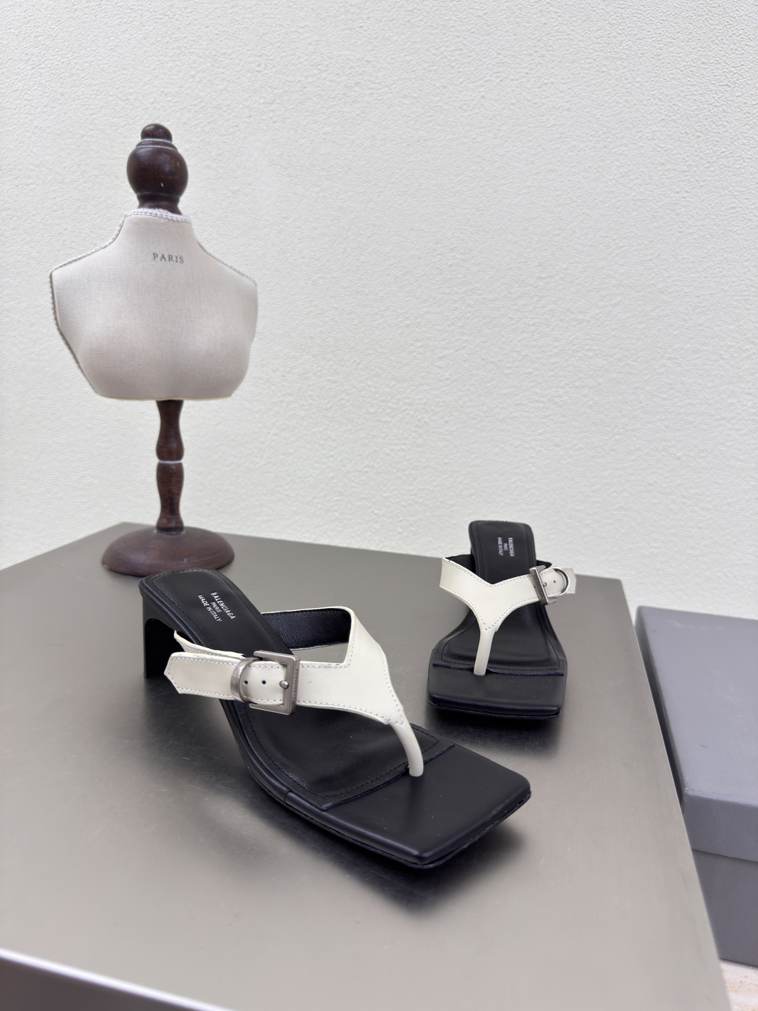 [TOP] BALENCIAGA Mid Heel Slides - 2 Color