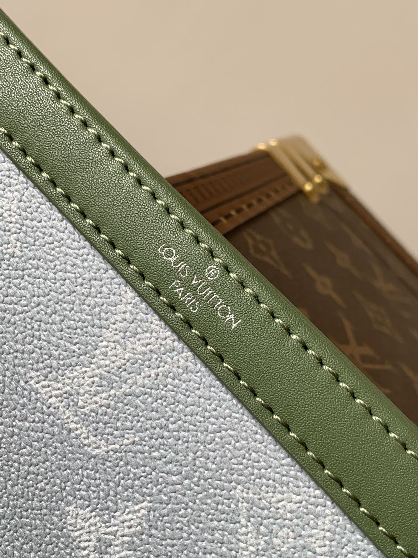 [TOP] Louis Vuitton LV Pochette Voyage Clutch Bag 22*14.5*4.5cm - 2 Colour