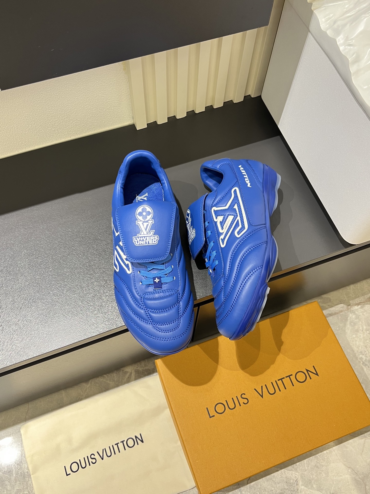 [TOP] Louis Vuitton LV Sneakers - 4 Colors