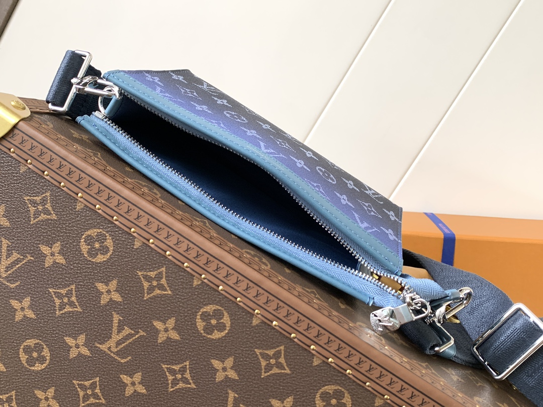 [TOP] Louis Vuitton LV Pochette Voyage Clutch Bag 22*14.5*4.5cm - 2 Colour