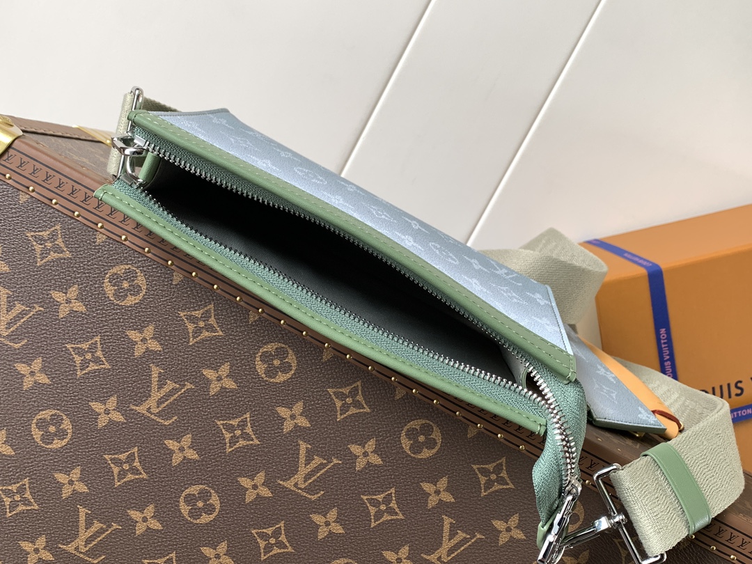 [TOP] Louis Vuitton LV Pochette Voyage Clutch Bag 22*14.5*4.5cm - 2 Colour