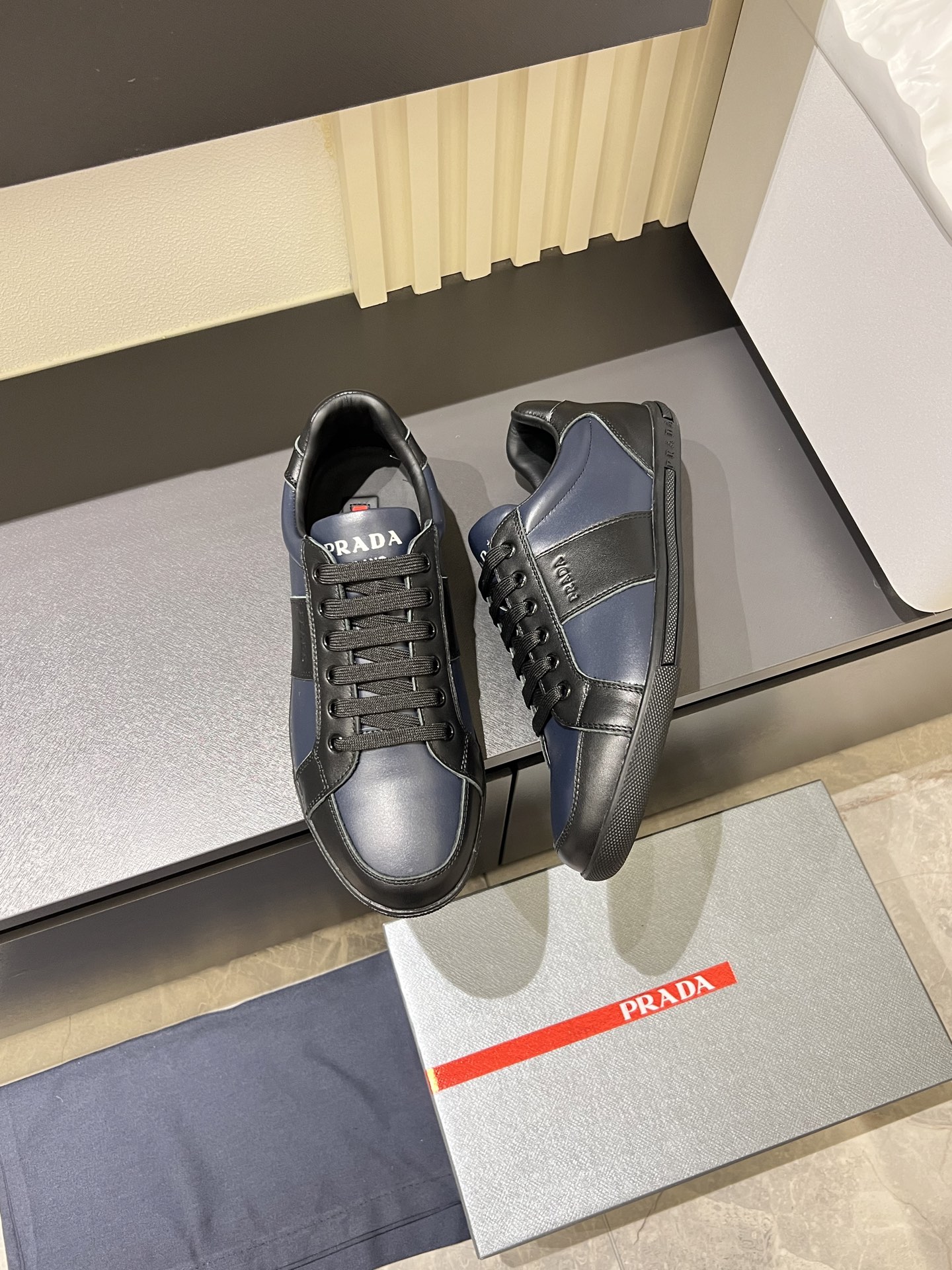 [TOP] PRADA Men's Sports Shoes - 2 Colour