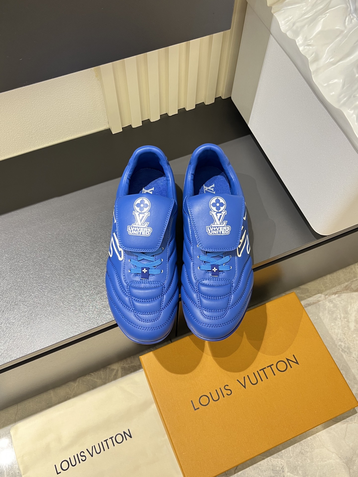[TOP] Louis Vuitton LV Sneakers - 4 Colors