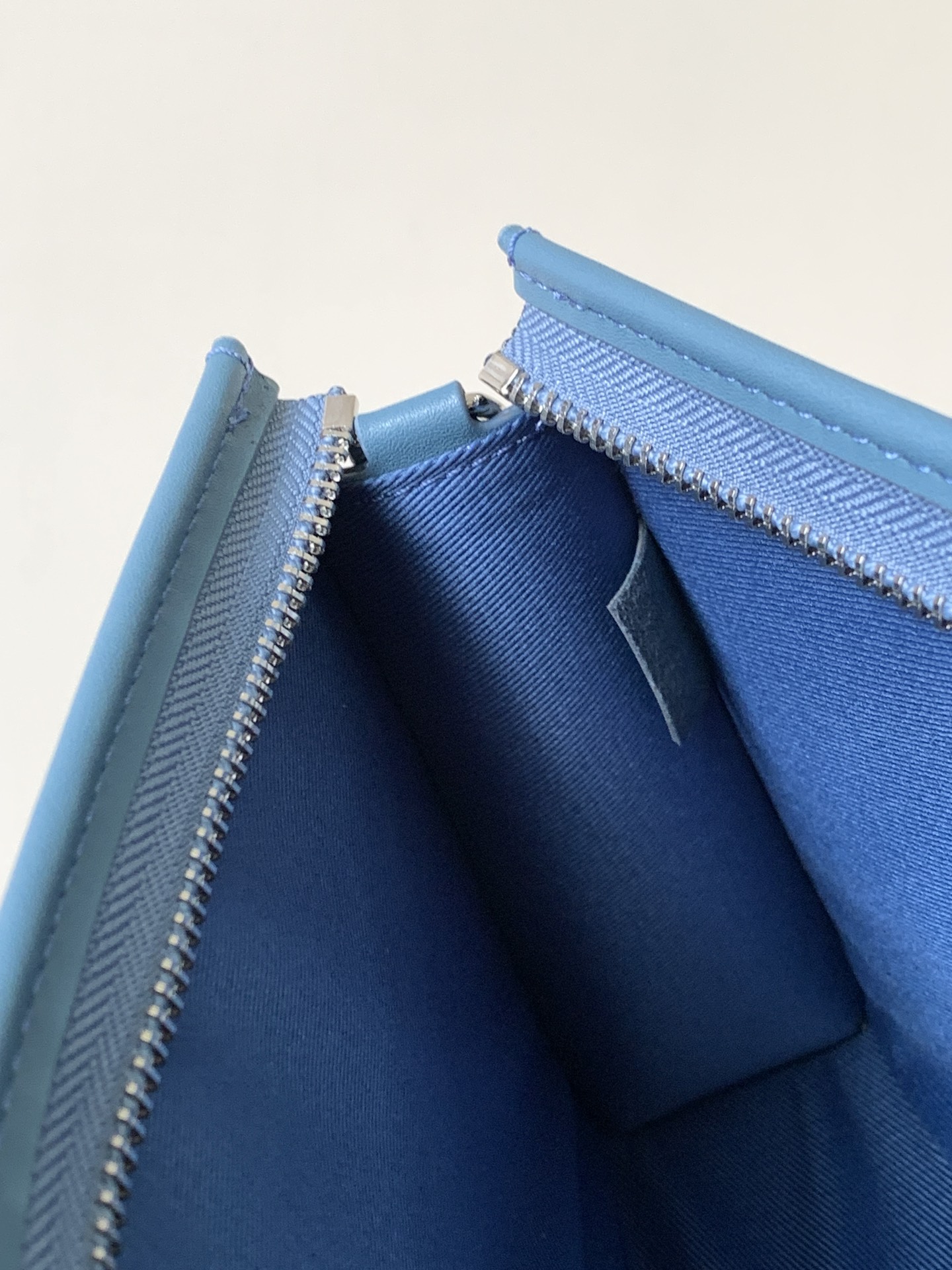 [TOP] Louis Vuitton LV Pochette Voyage Clutch Bag 22*14.5*4.5cm - 2 Colour