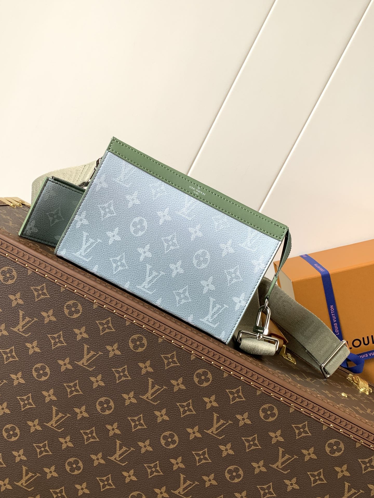 [TOP] Louis Vuitton LV Pochette Voyage Clutch Bag 22*14.5*4.5cm - 2 Colour