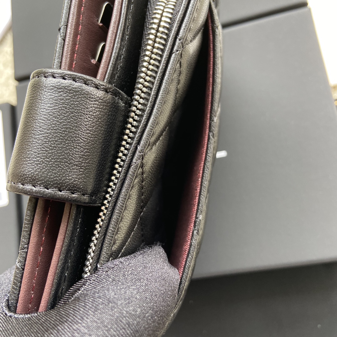 [TOP] CHANEL Wallet Calfskin/Lambskin 15×10×2.5cm - Black & GHW/SHW