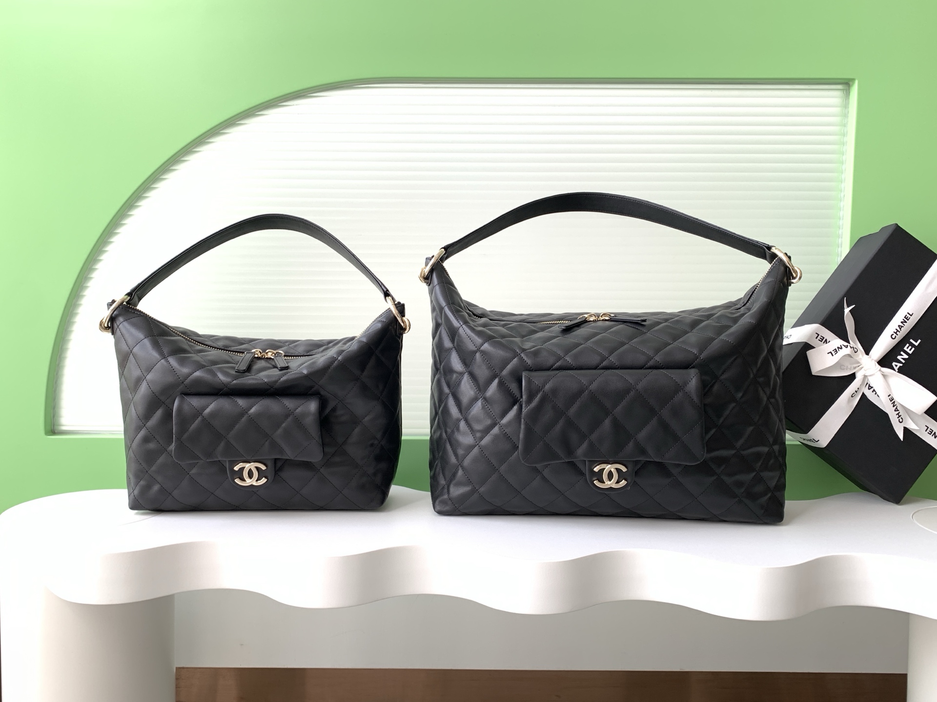 [TOP] CHANEL Hobo Bag 29.5-37-13 cm/22.5-28-13 cm - Black