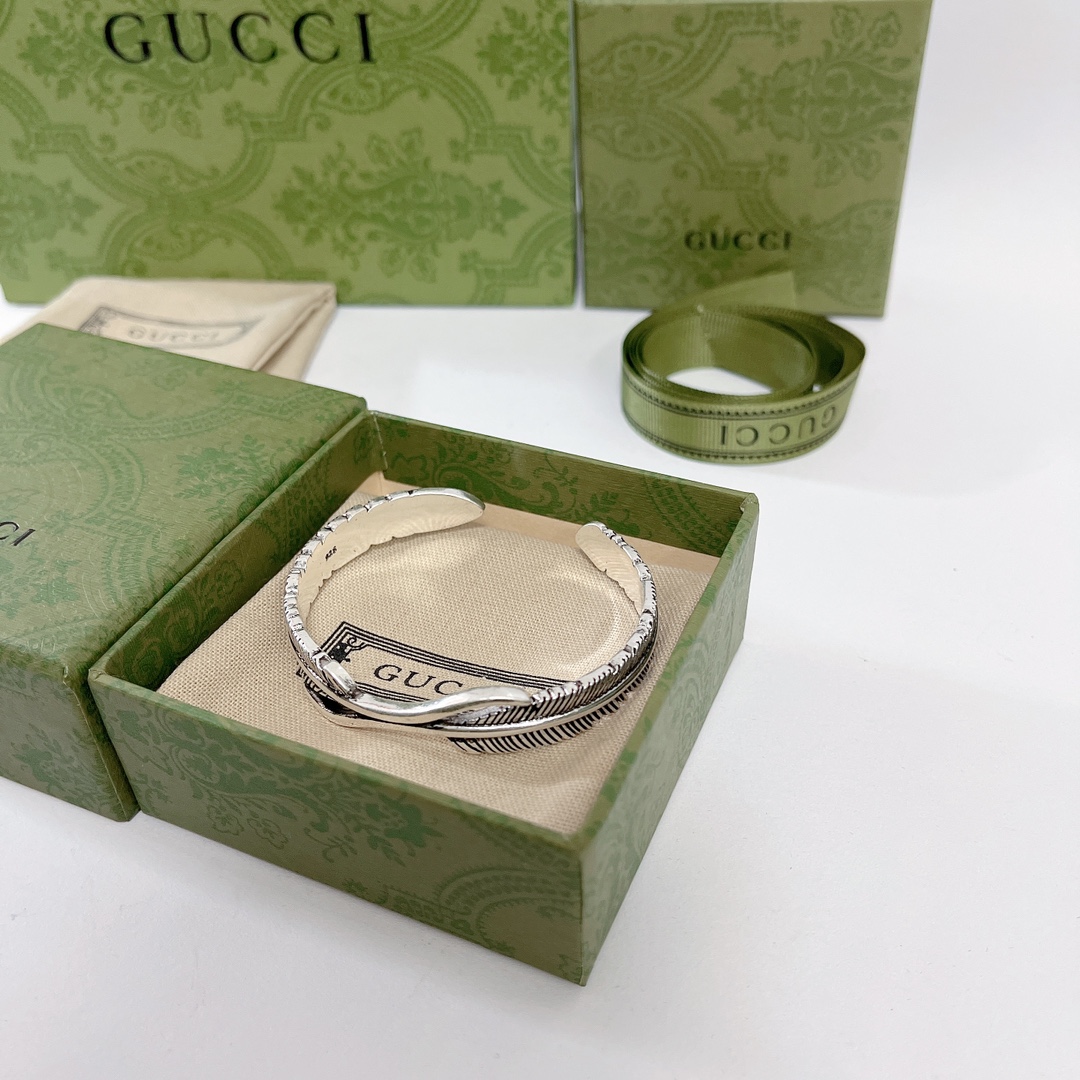 [TOP] GUCCI Feather Cuff Bracelet