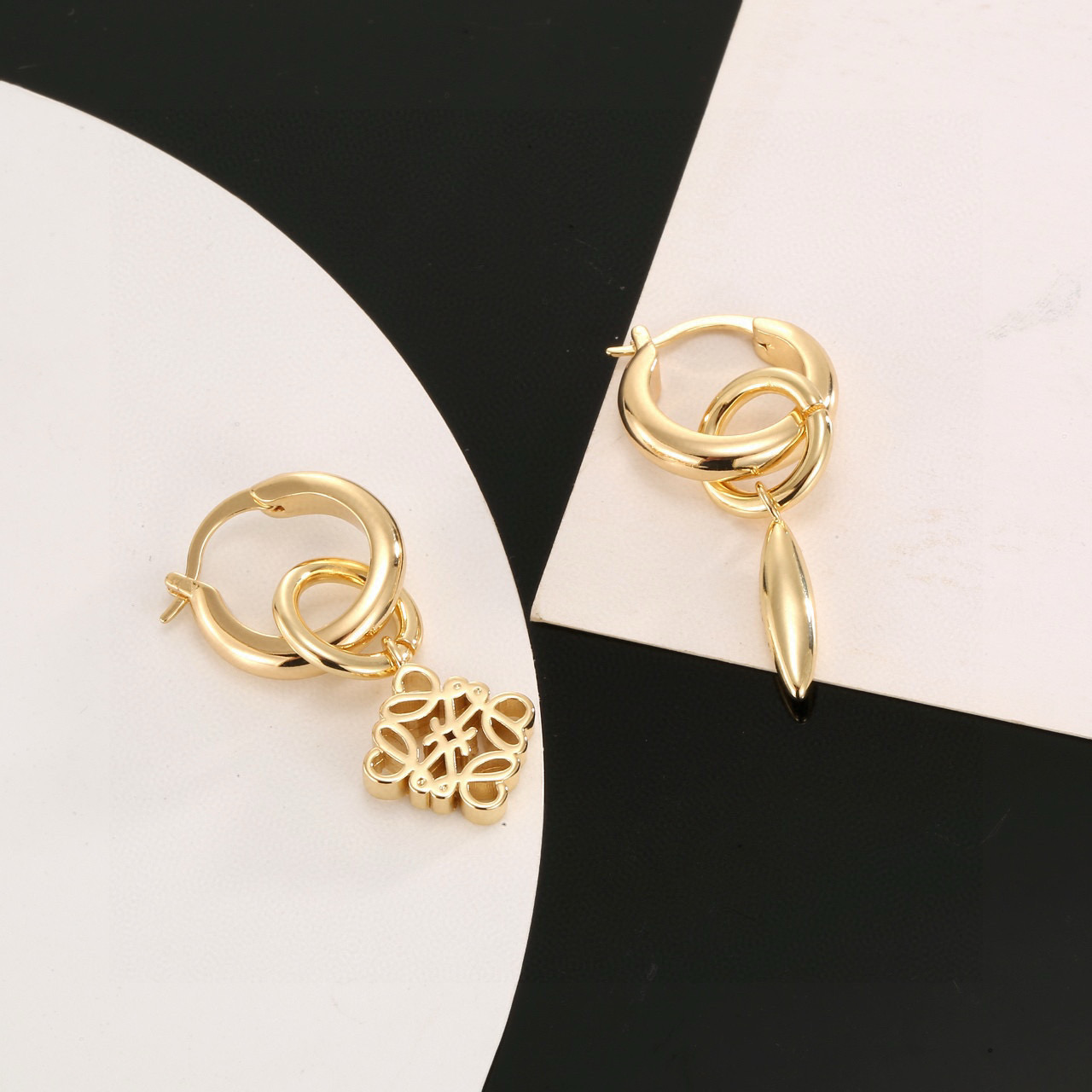 [TOP] LOEWE LOGO Earrings - Gold