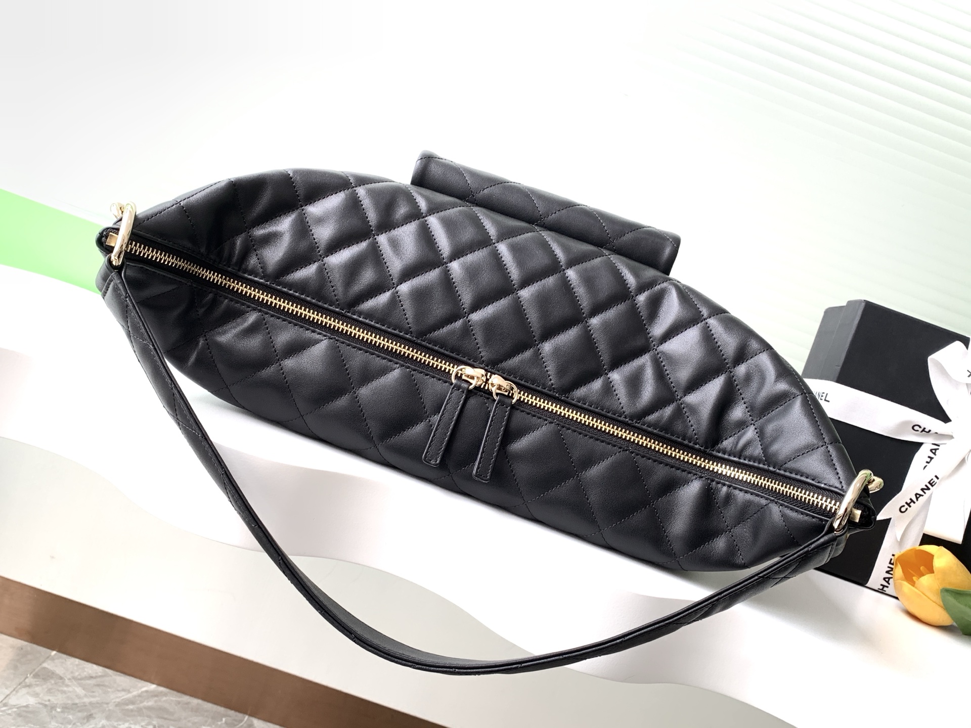 [TOP] CHANEL Hobo Bag 29.5-37-13 cm/22.5-28-13 cm - Black