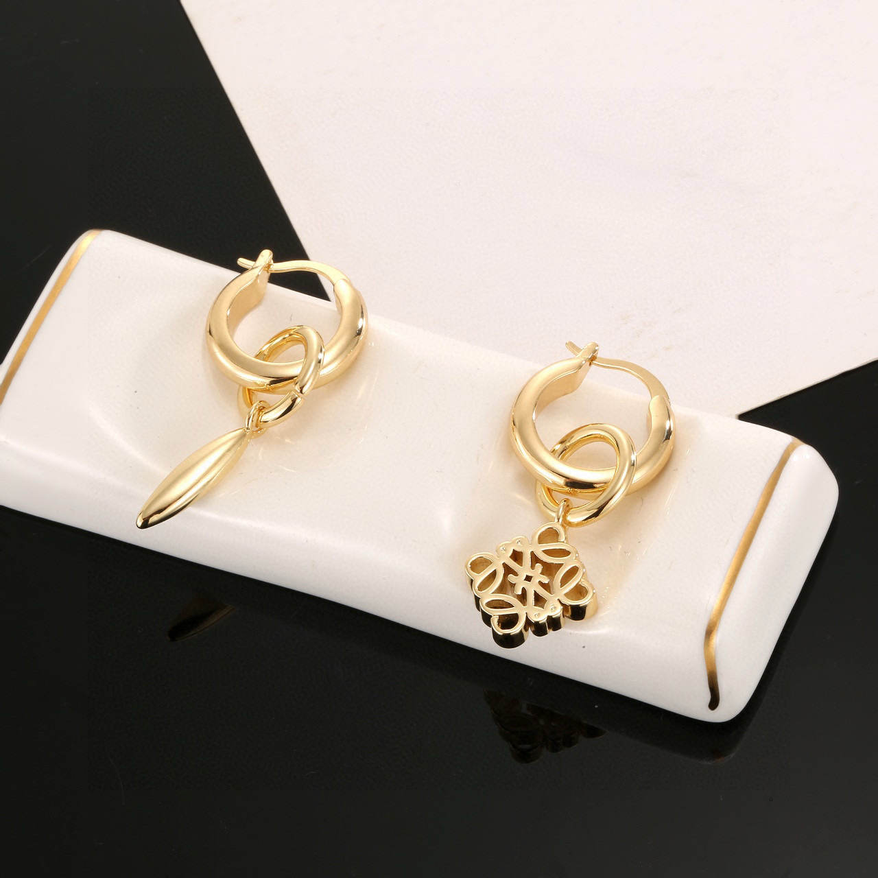 [TOP] LOEWE LOGO Earrings - Gold