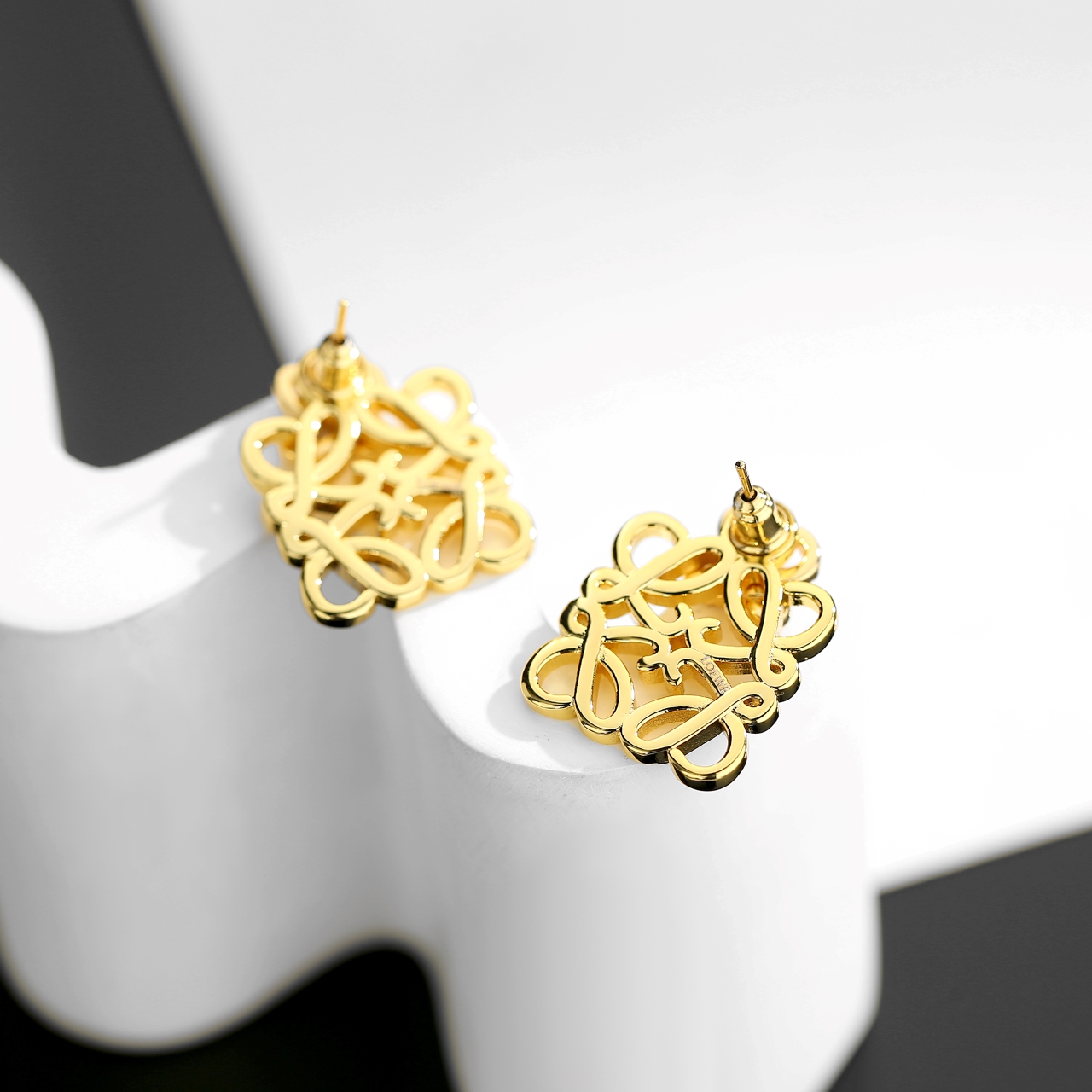 [TOP] LOEWE LOGO Earrings - Gold