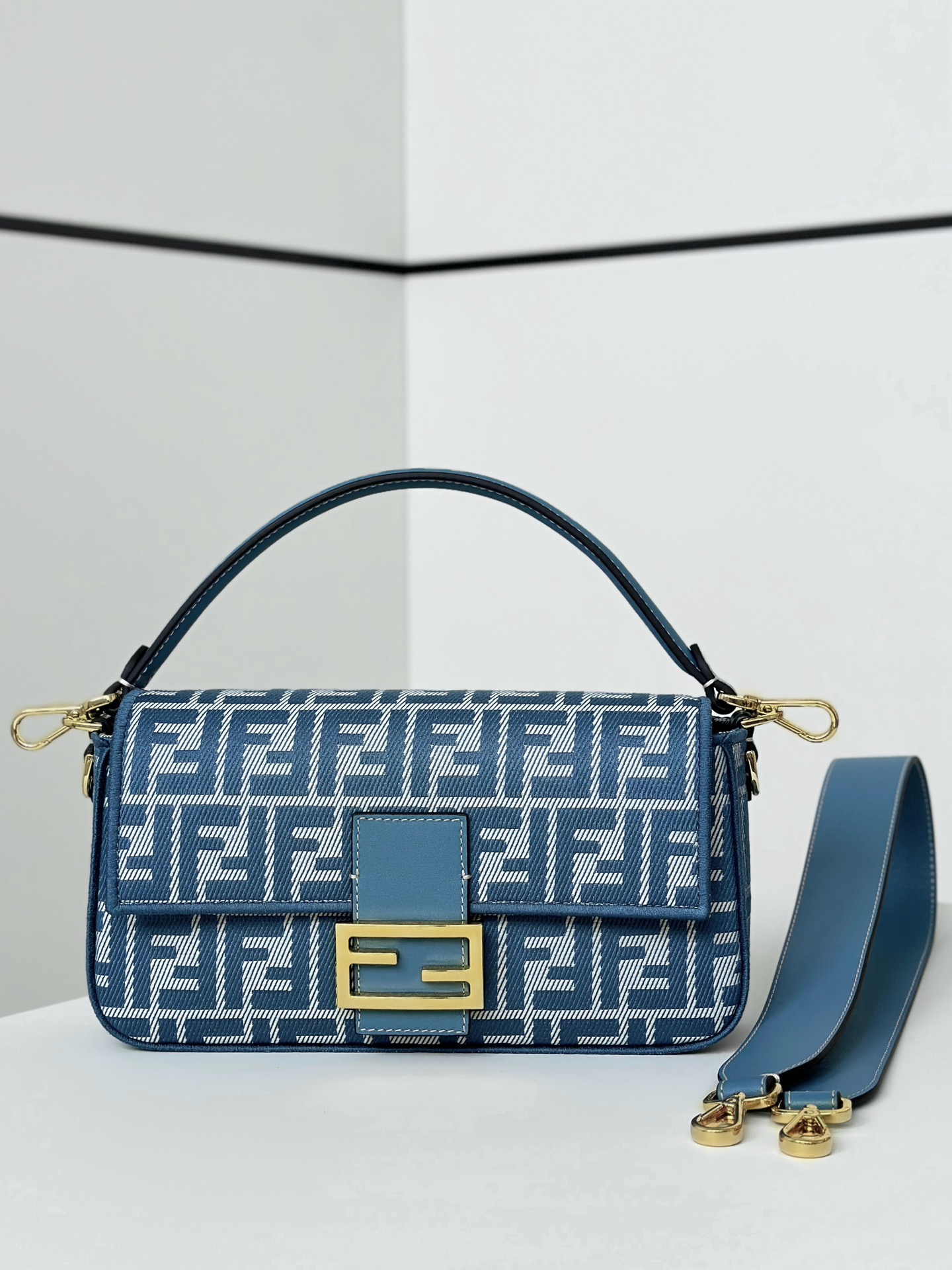 [TOP] FENDI FF Baguette Bag 27x6x15cm - Denim