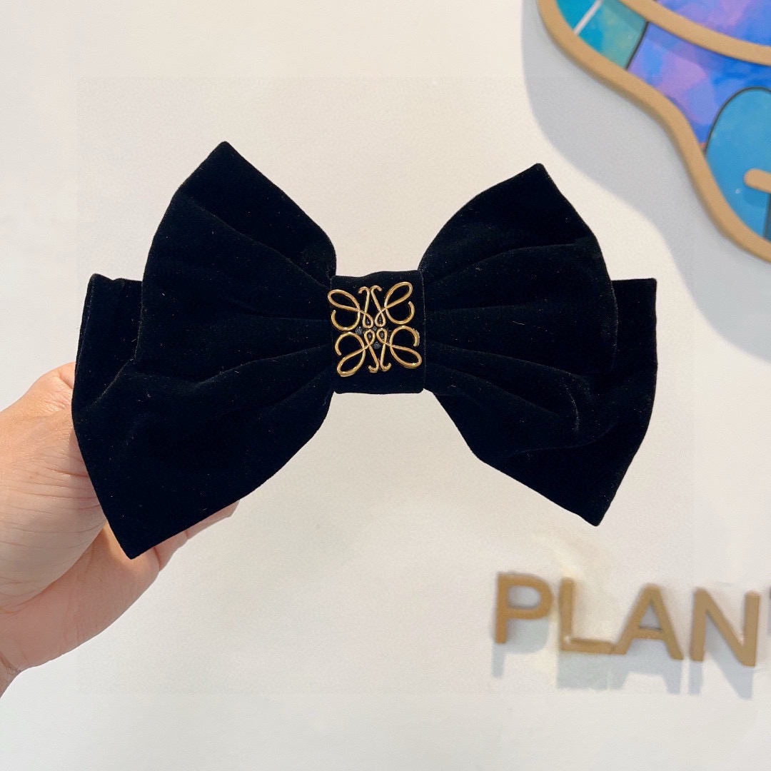 [TOP] LOEWE Letter Bow Hairpin - Black