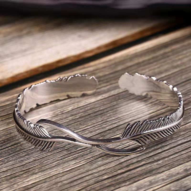 [TOP] GUCCI Feather Cuff Bracelet