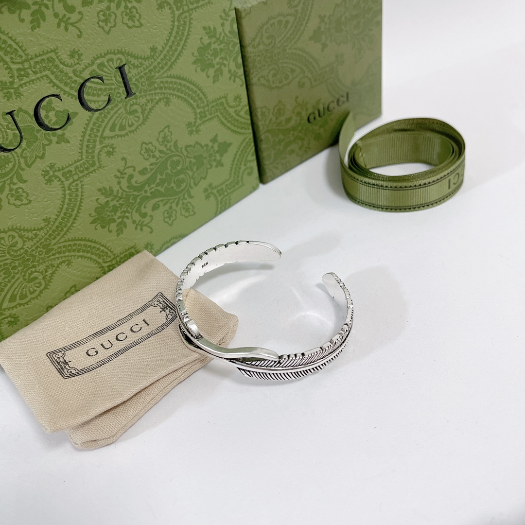 [TOP] GUCCI Feather Cuff Bracelet