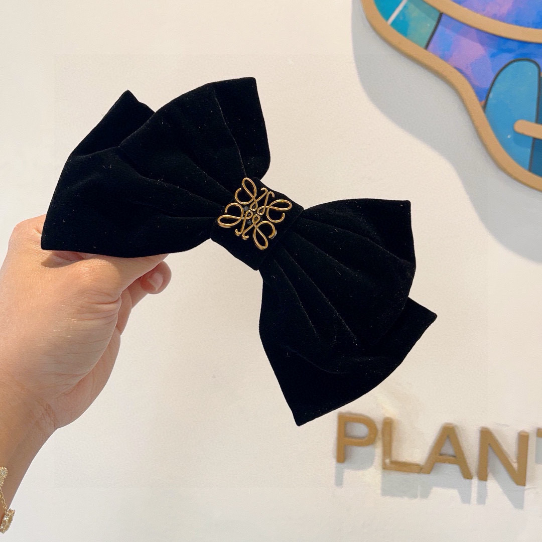 [TOP] LOEWE Letter Bow Hairpin - Black
