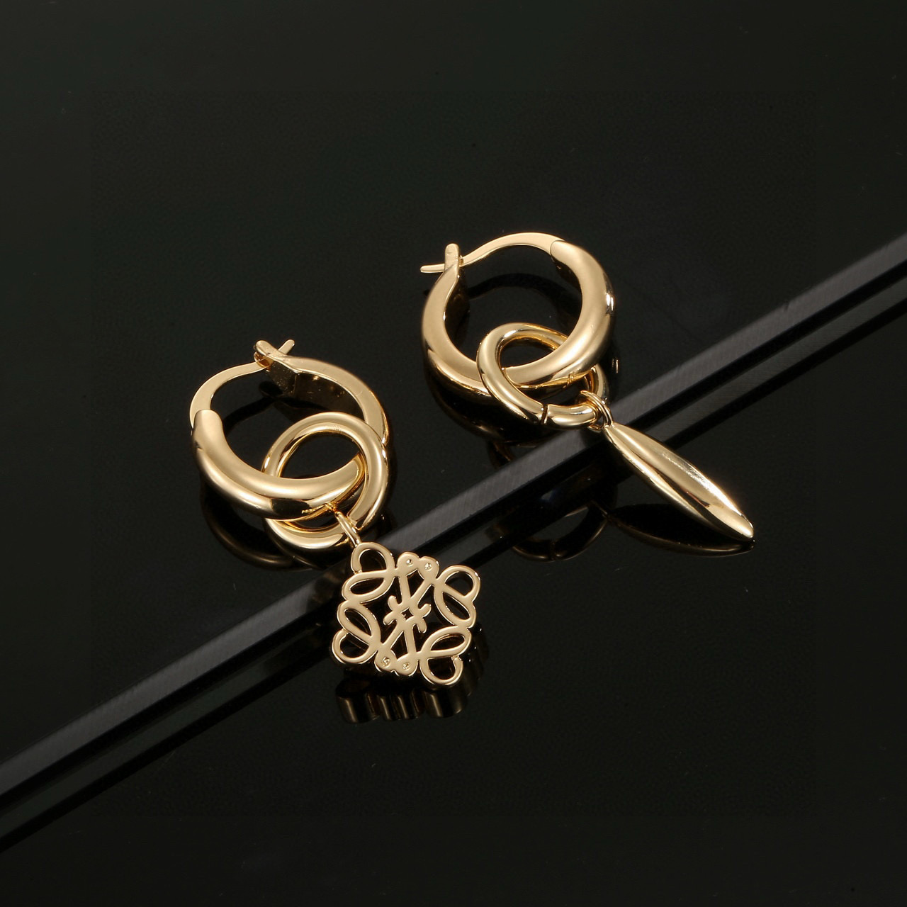 [TOP] LOEWE LOGO Earrings - Gold
