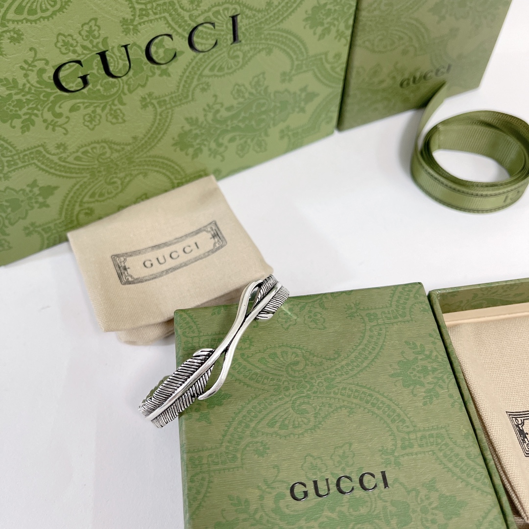 [TOP] GUCCI Feather Cuff Bracelet