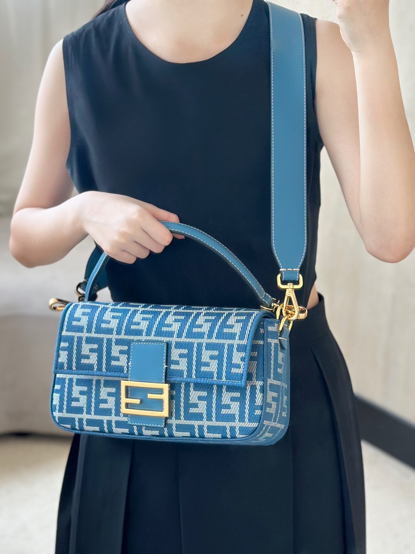 [TOP] FENDI FF Baguette Bag 27x6x15cm - Denim