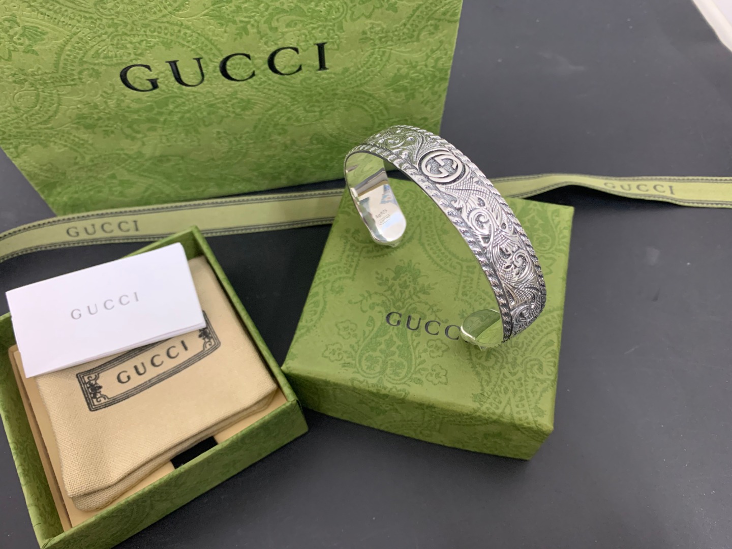 [TOP] GUCCI Open Bracelet - Silver Color
