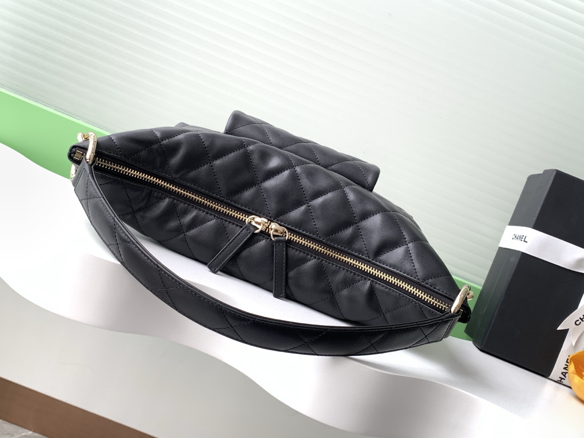 [TOP] CHANEL Hobo Bag 29.5-37-13 cm/22.5-28-13 cm - Black