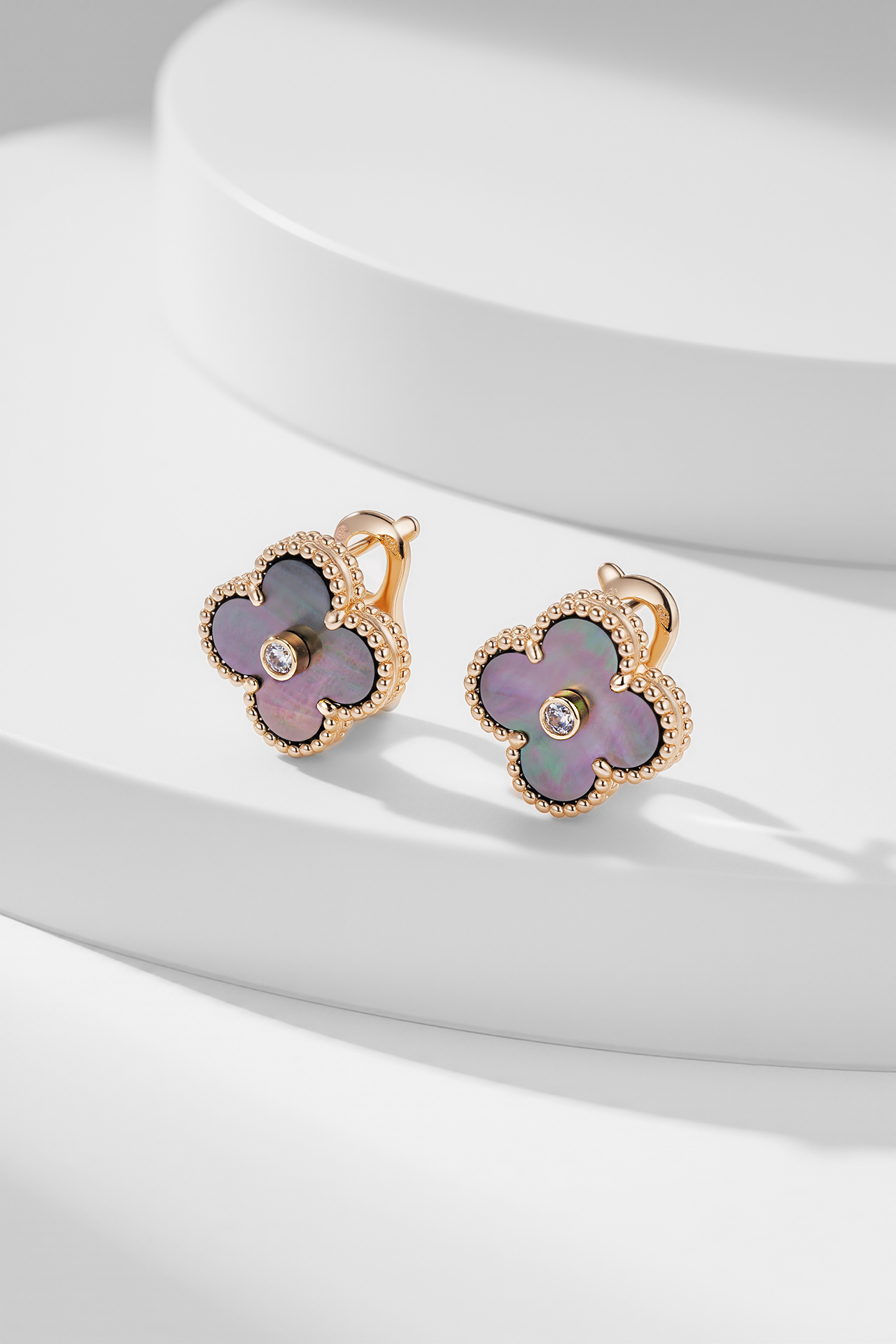 [TOP] Van Cleef & Arpels Earrings - Gold