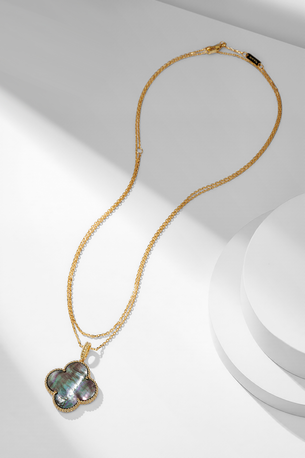 [TOP] Van Cleef & Arpels VCA Single Motif Stones Necklace -  Gold
