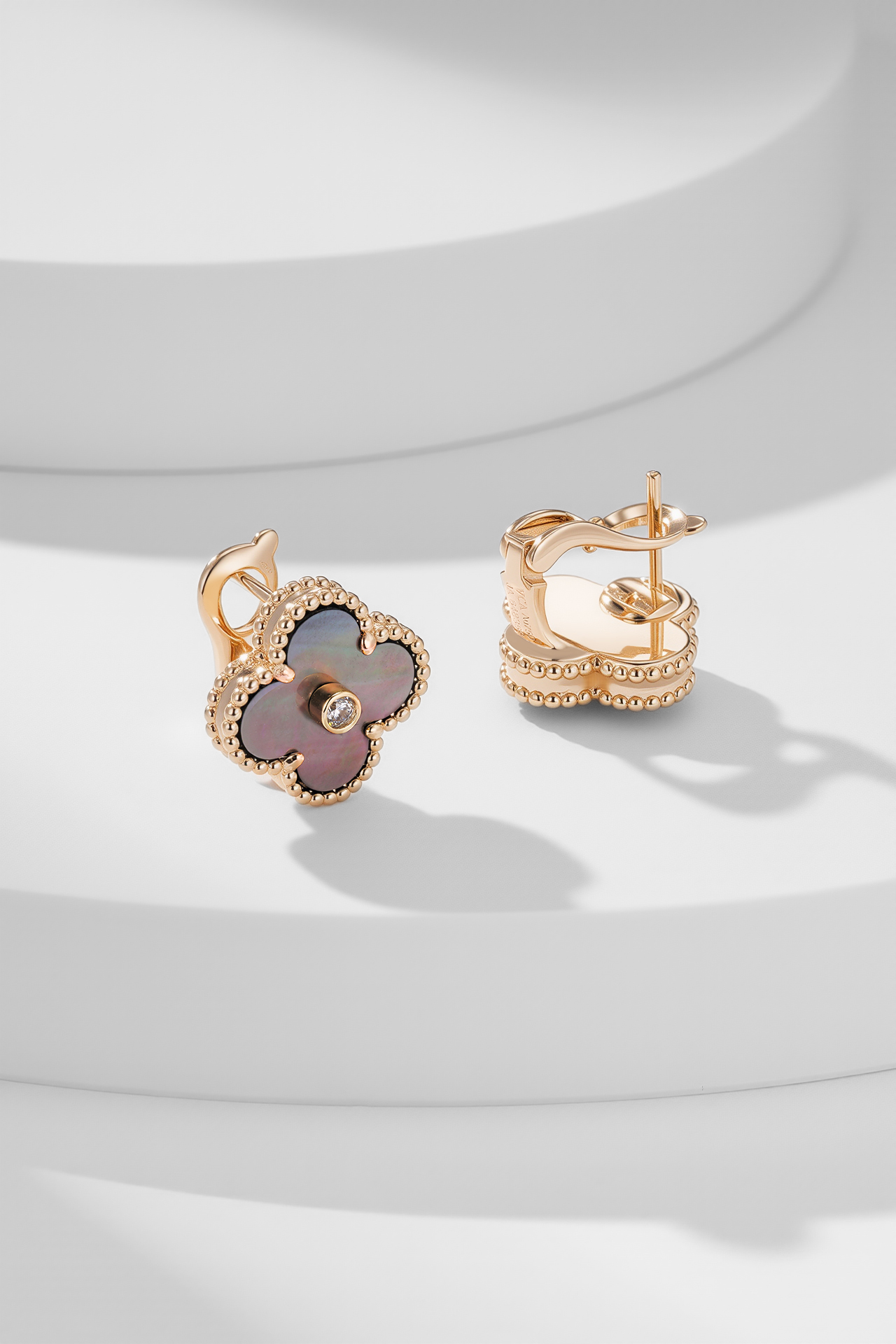 [TOP] Van Cleef & Arpels Earrings - Gold