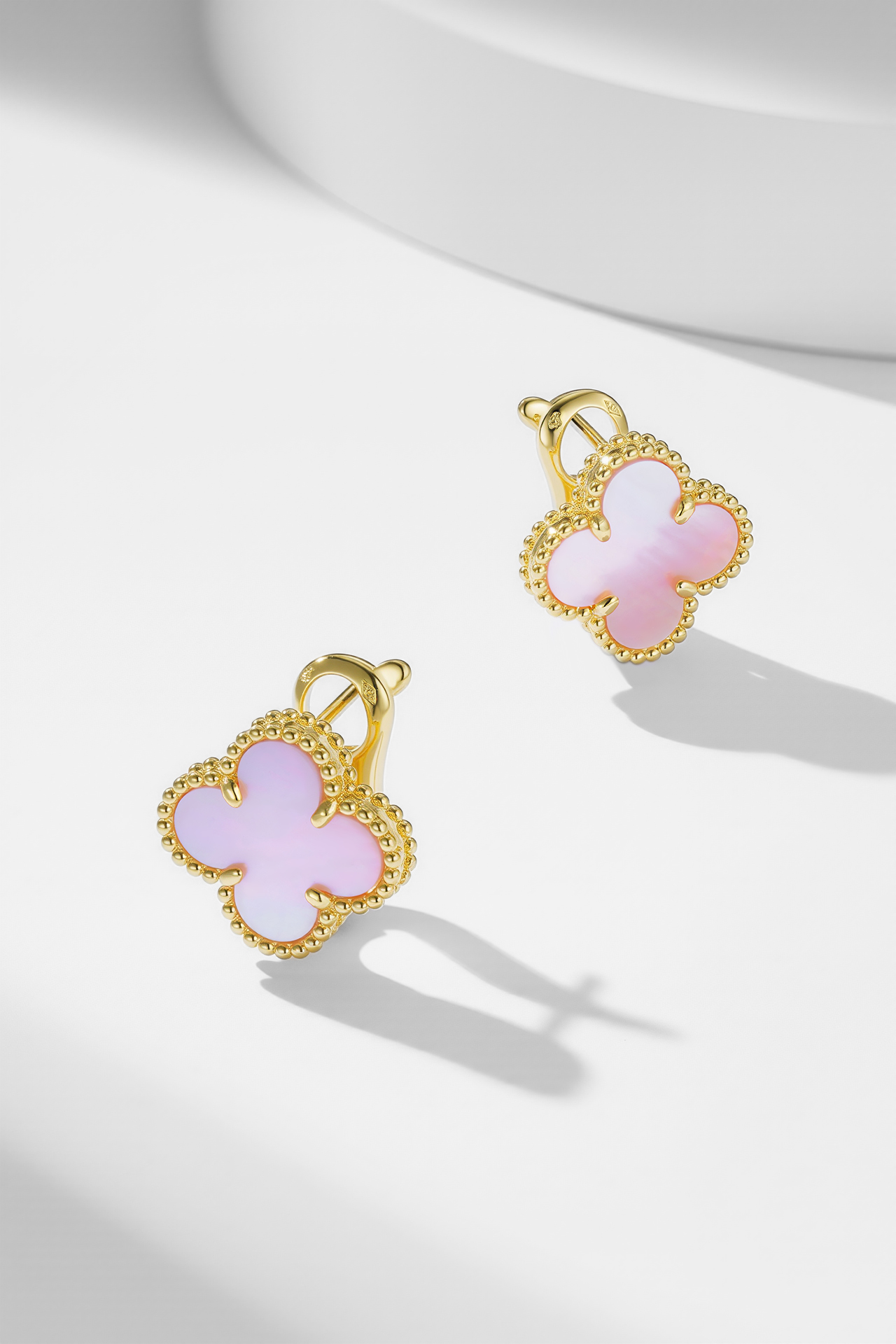 [TOP] Van Cleef & Arpels Earrings - Gold