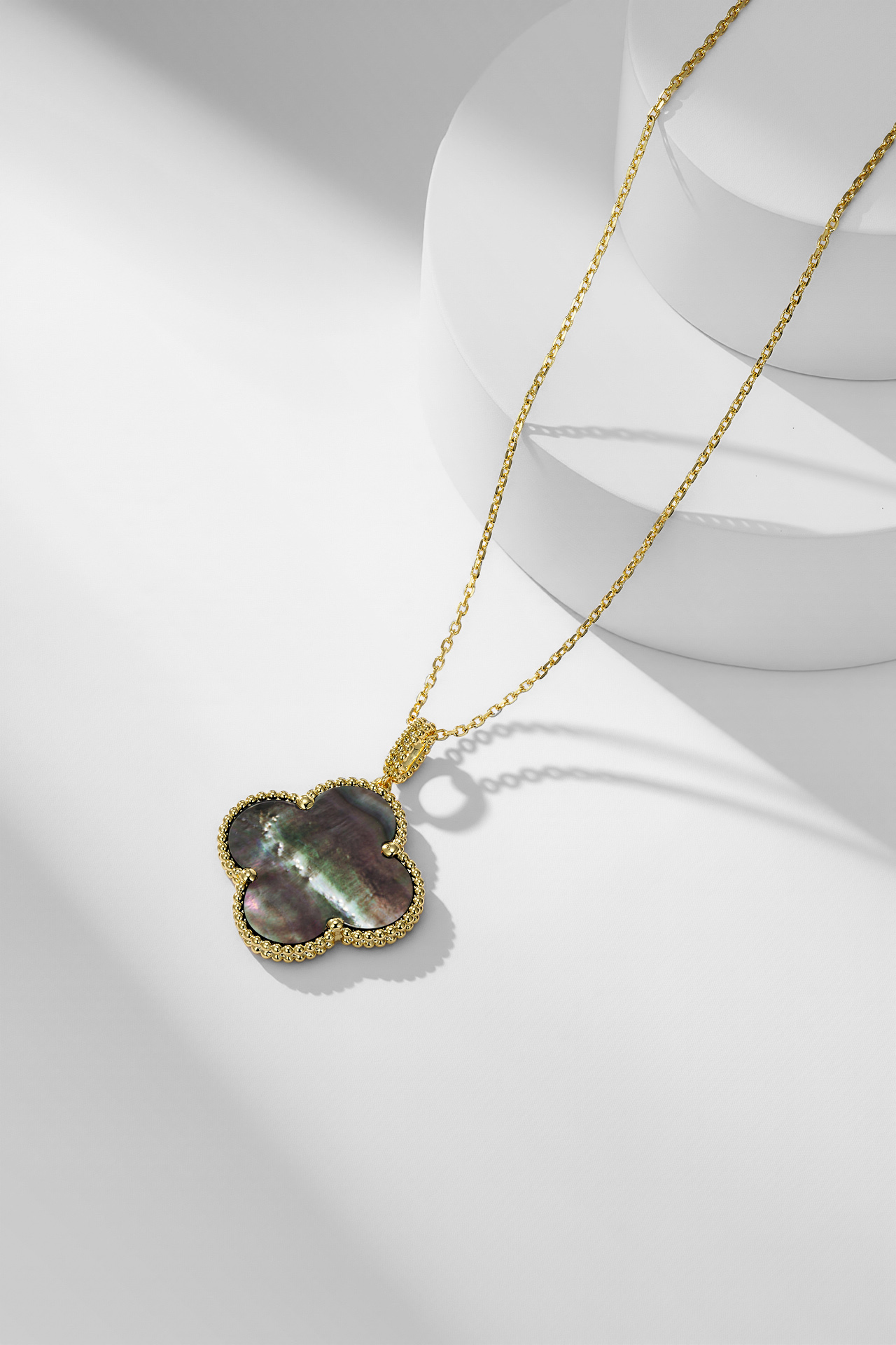 [TOP] Van Cleef & Arpels VCA Single Motif Stones Necklace -  Gold