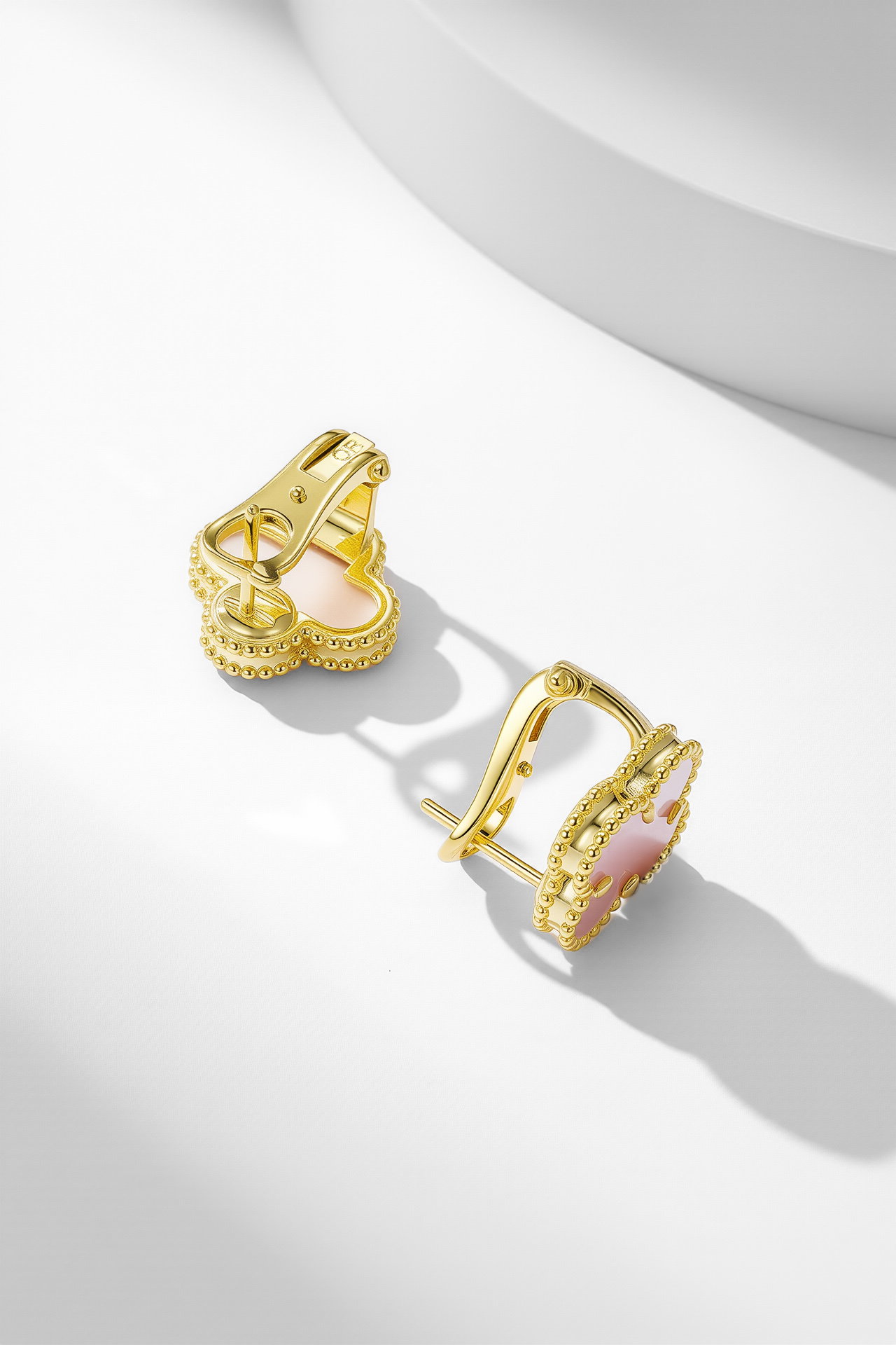 [TOP] Van Cleef & Arpels Earrings - Gold