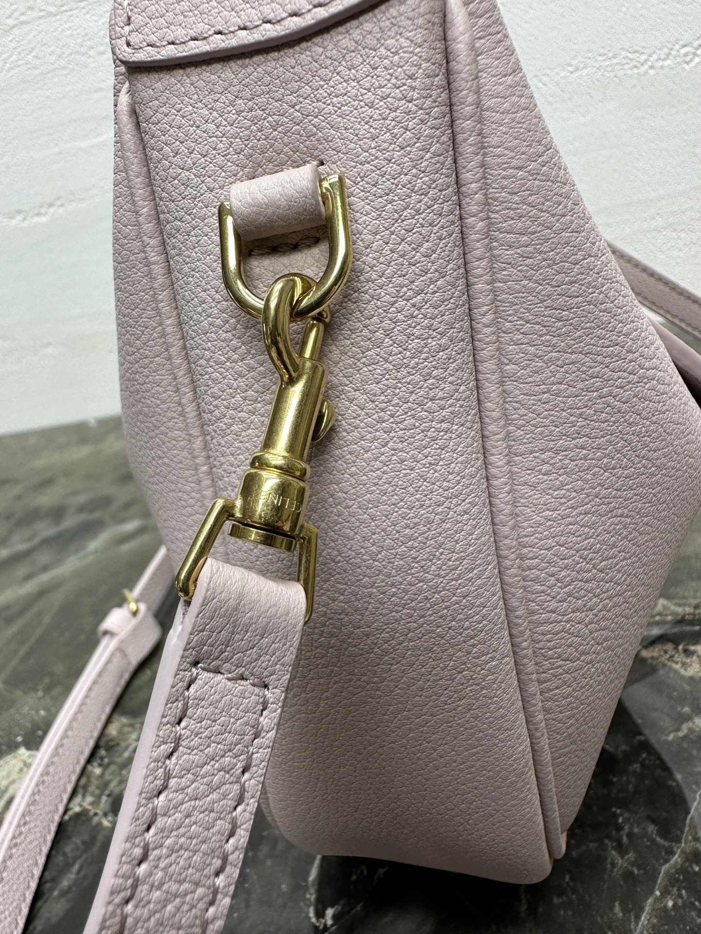 [TOP] CELINE Teen Lulu Bag Calfskin 21x24x5cm - Pink