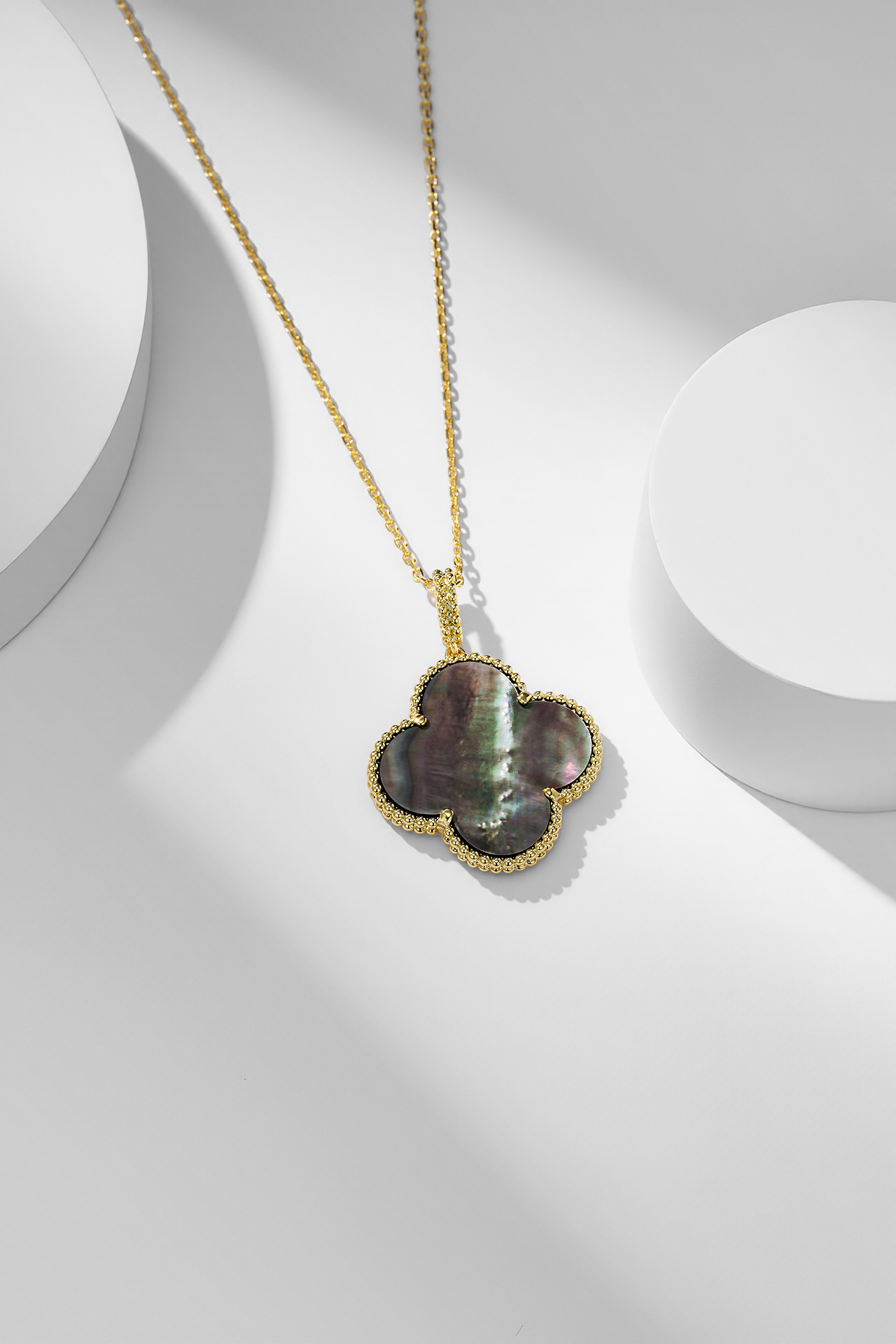 [TOP] Van Cleef & Arpels VCA Single Motif Stones Necklace -  Gold