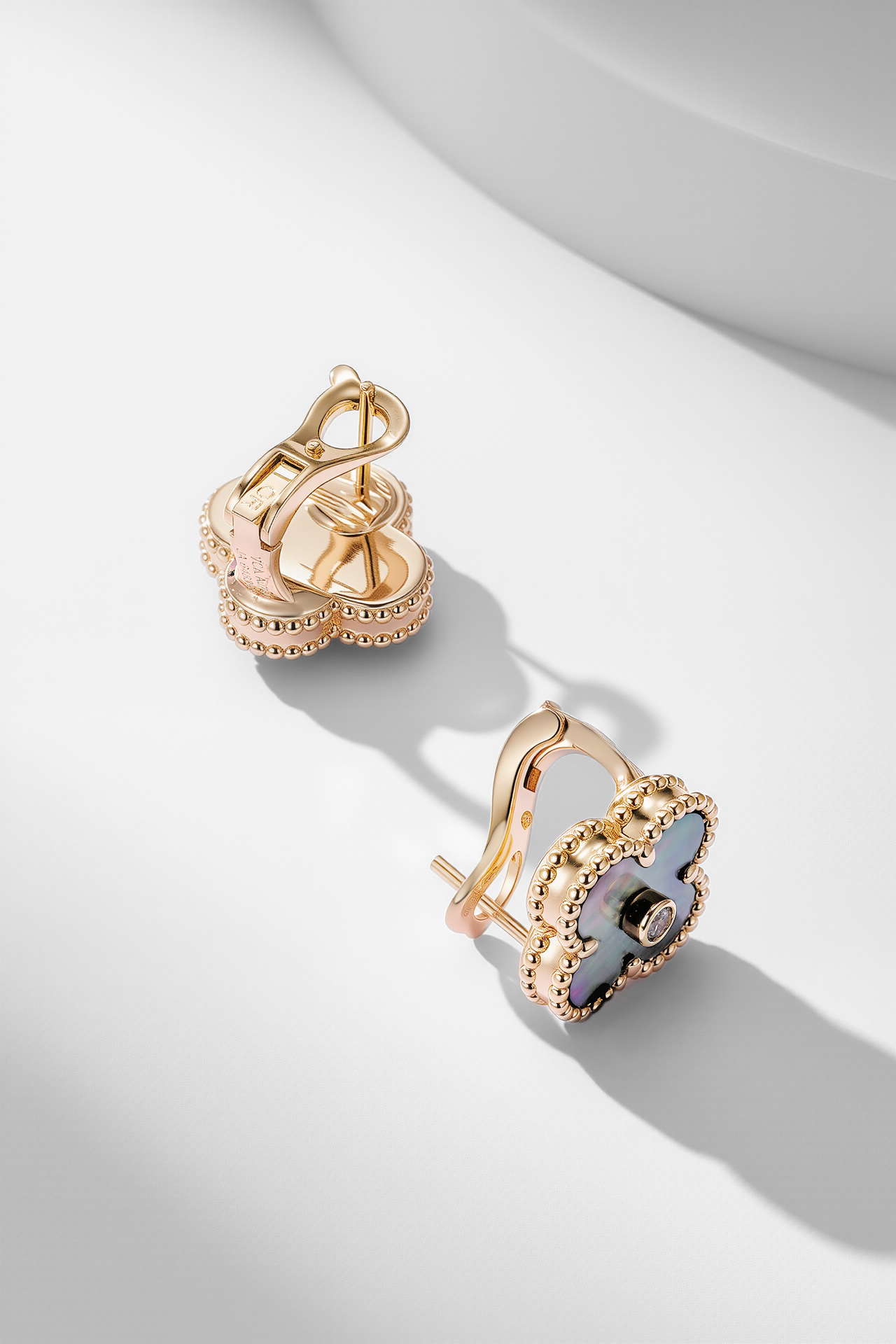 [TOP] Van Cleef & Arpels Earrings - Gold