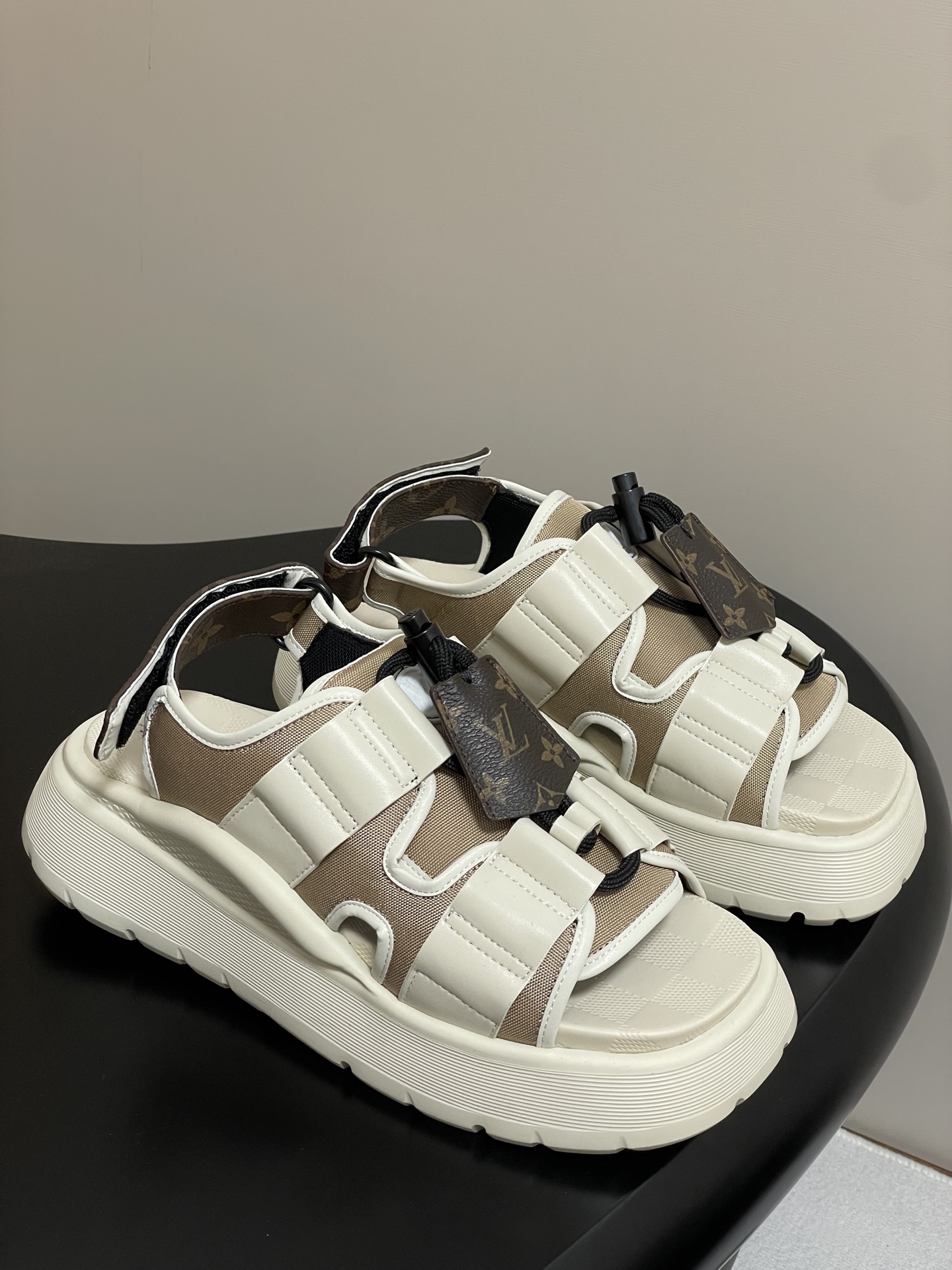 [TOP] Louis Vuitton LV Chameleon Sandals - 4 Color