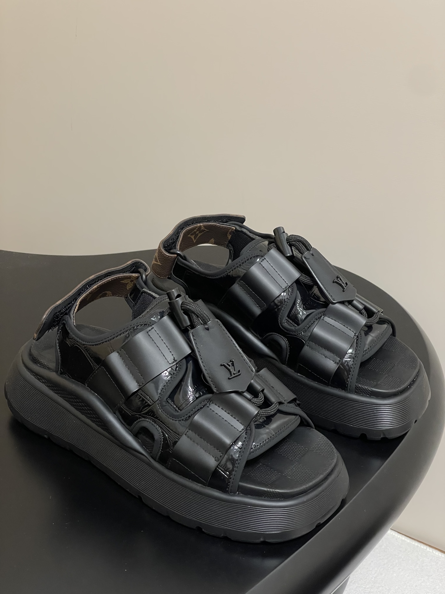 [TOP] Louis Vuitton LV Chameleon Sandals - 4 Color