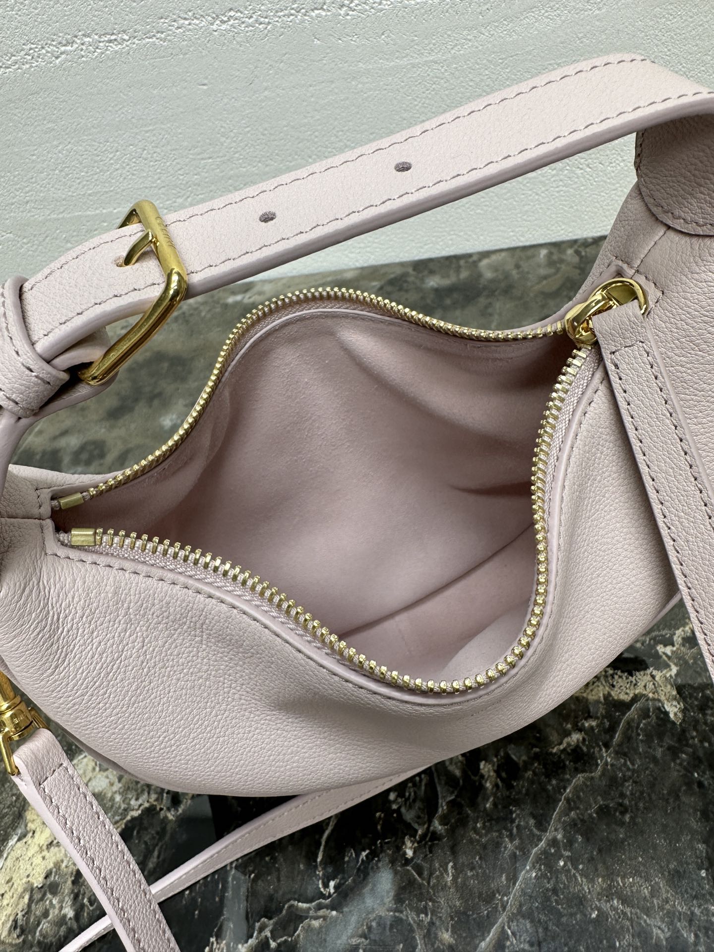 [TOP] CELINE Teen Lulu Bag Calfskin 21x24x5cm - Pink