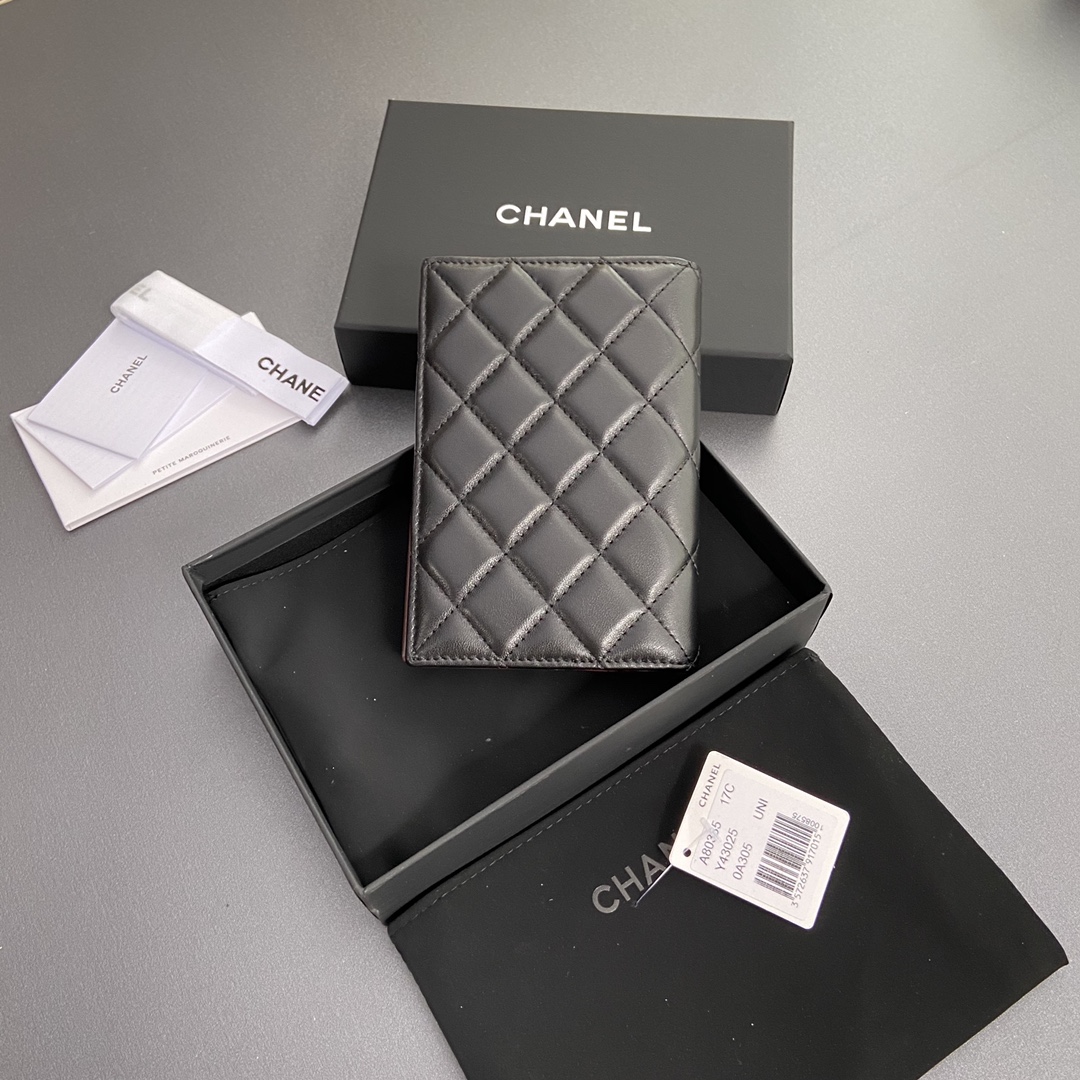 [TOP] CHANEL Calfskin/Lambskin Passport Holder 10x15x2cm - Black