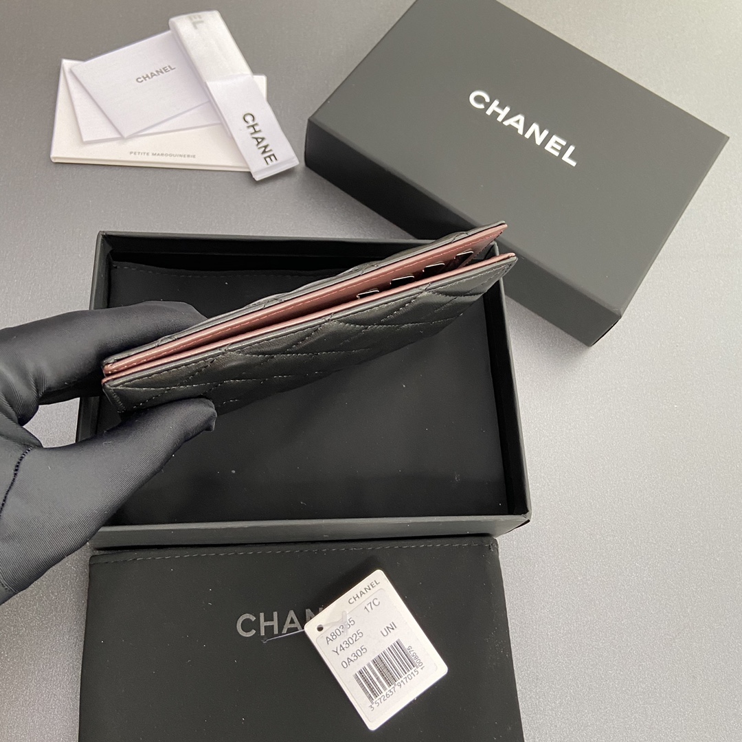 [TOP] CHANEL Calfskin/Lambskin Passport Holder 10x15x2cm - Black