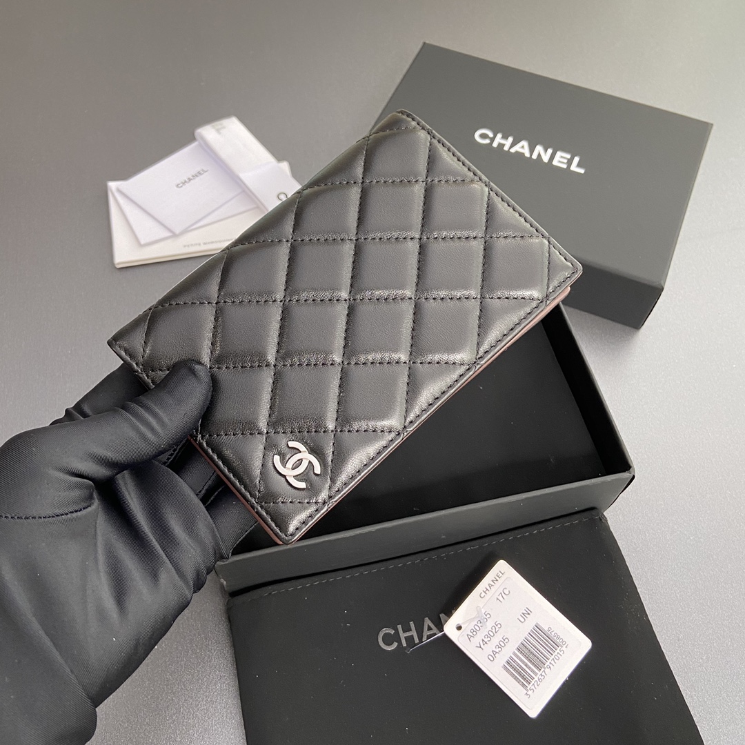 [TOP] CHANEL Calfskin/Lambskin Passport Holder 10x15x2cm - Black