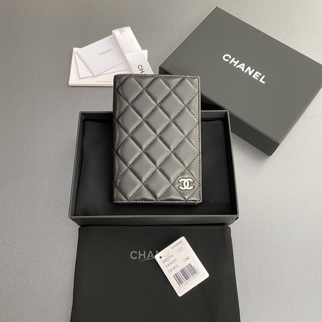 [TOP] CHANEL Calfskin/Lambskin Passport Holder 10x15x2cm - Black
